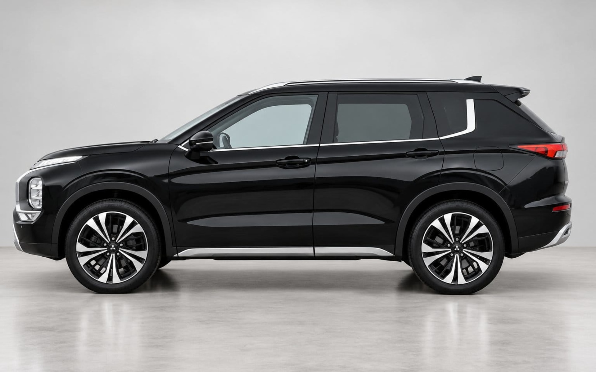 Mitsubishi Outlander 2025 for rent in Dubai photo 2