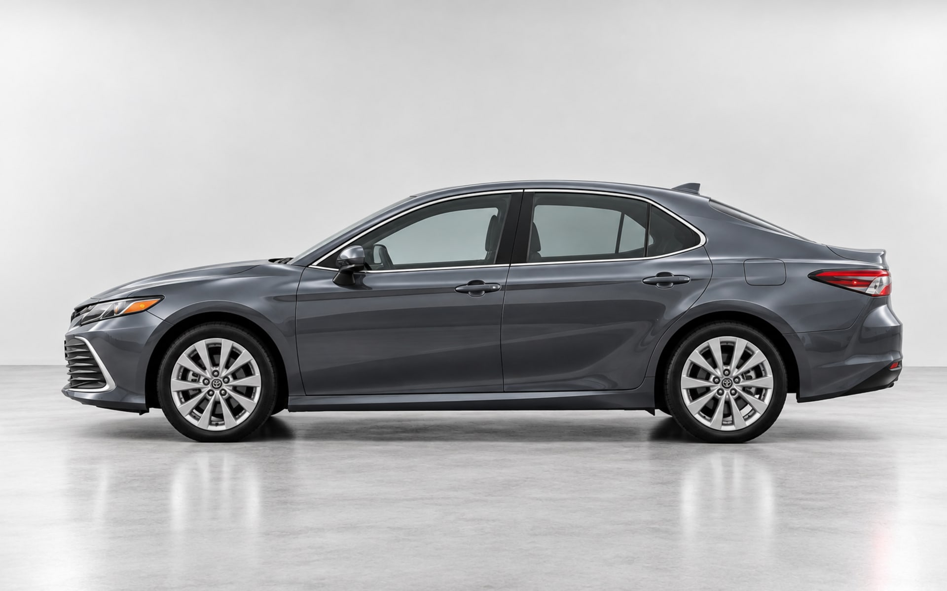 Toyota Camry 2024 for rent in Dubai photo 2