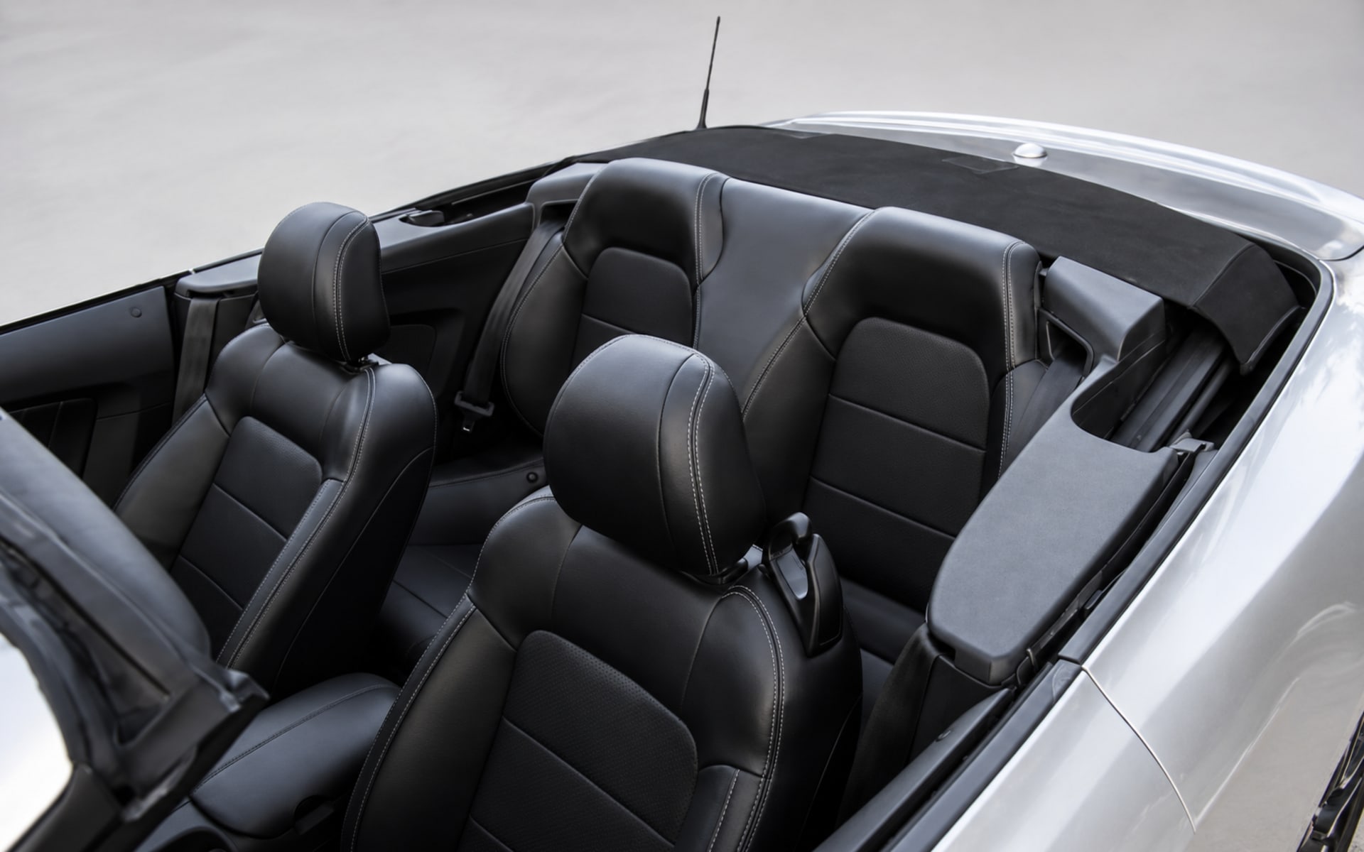 Ford Mustang 2023 for rent in Dubai photo 6