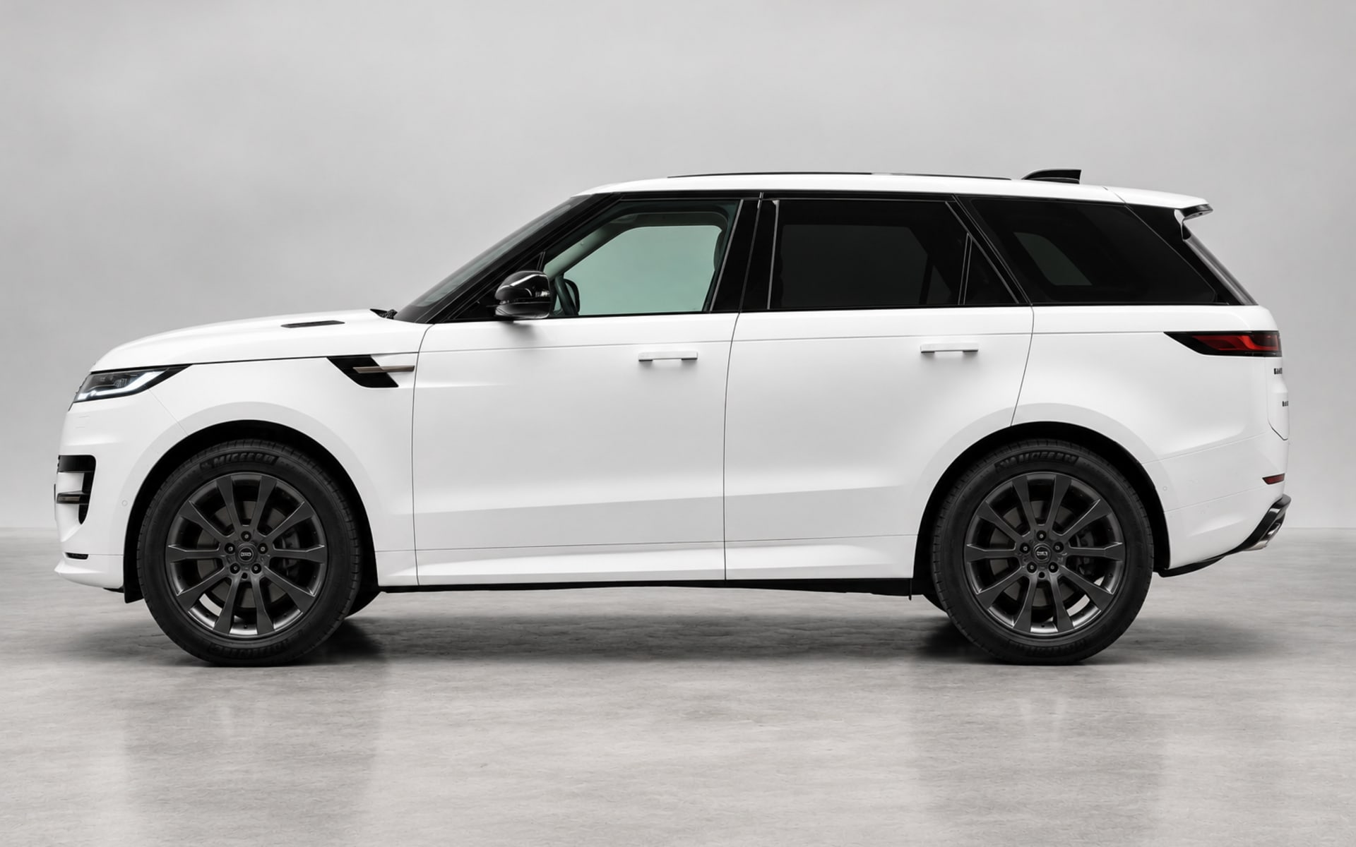 Land Rover Range Rover Sport 2024 for rent in Dubai photo 2