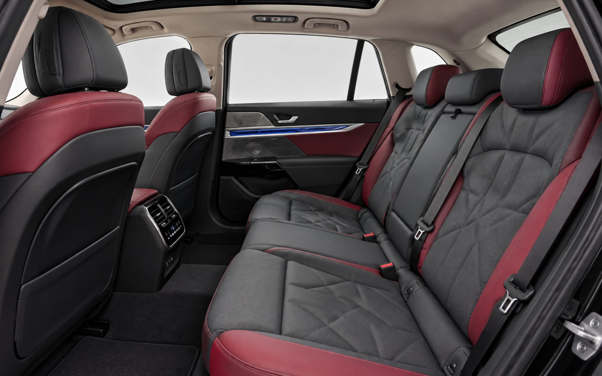 BMW 735i 2025 for rent in Dubai photo 5