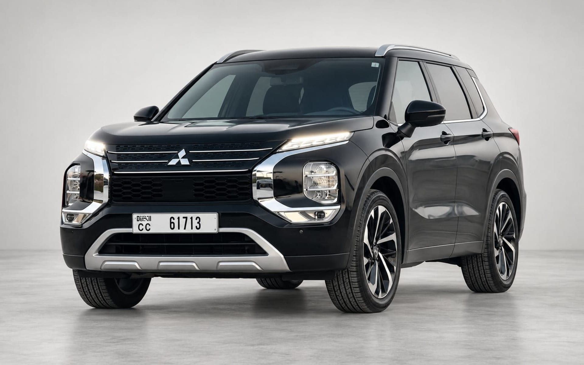 Mitsubishi Outlander 2025 - image 1