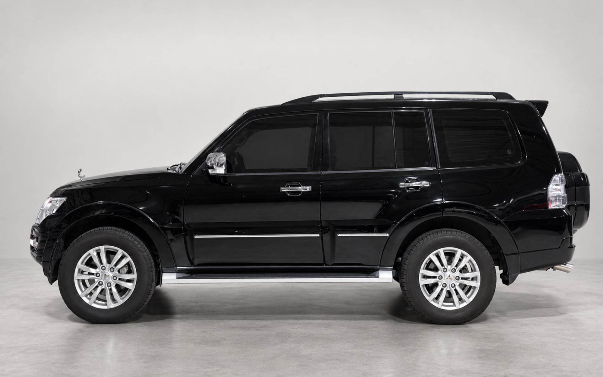 Mitsubishi Pajero image 1