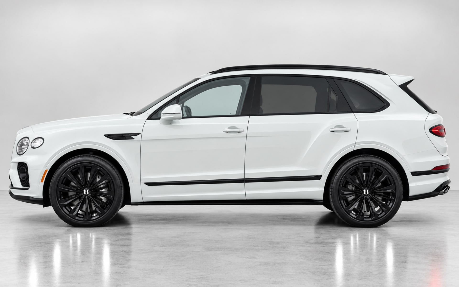 Bentley Bentayga 2022 for rent in Dubai photo 2