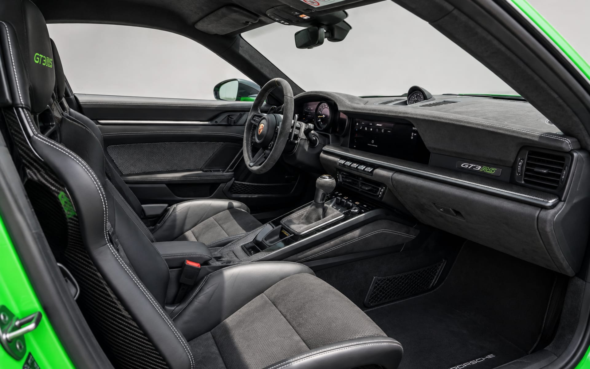 Porsche 911 GT3 RS 2026 for rent in Dubai photo 4