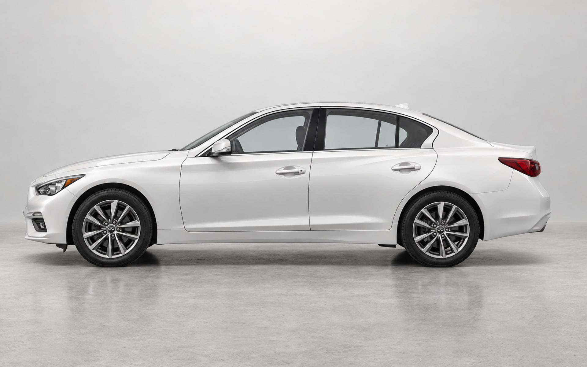 Infiniti Q50 image 1