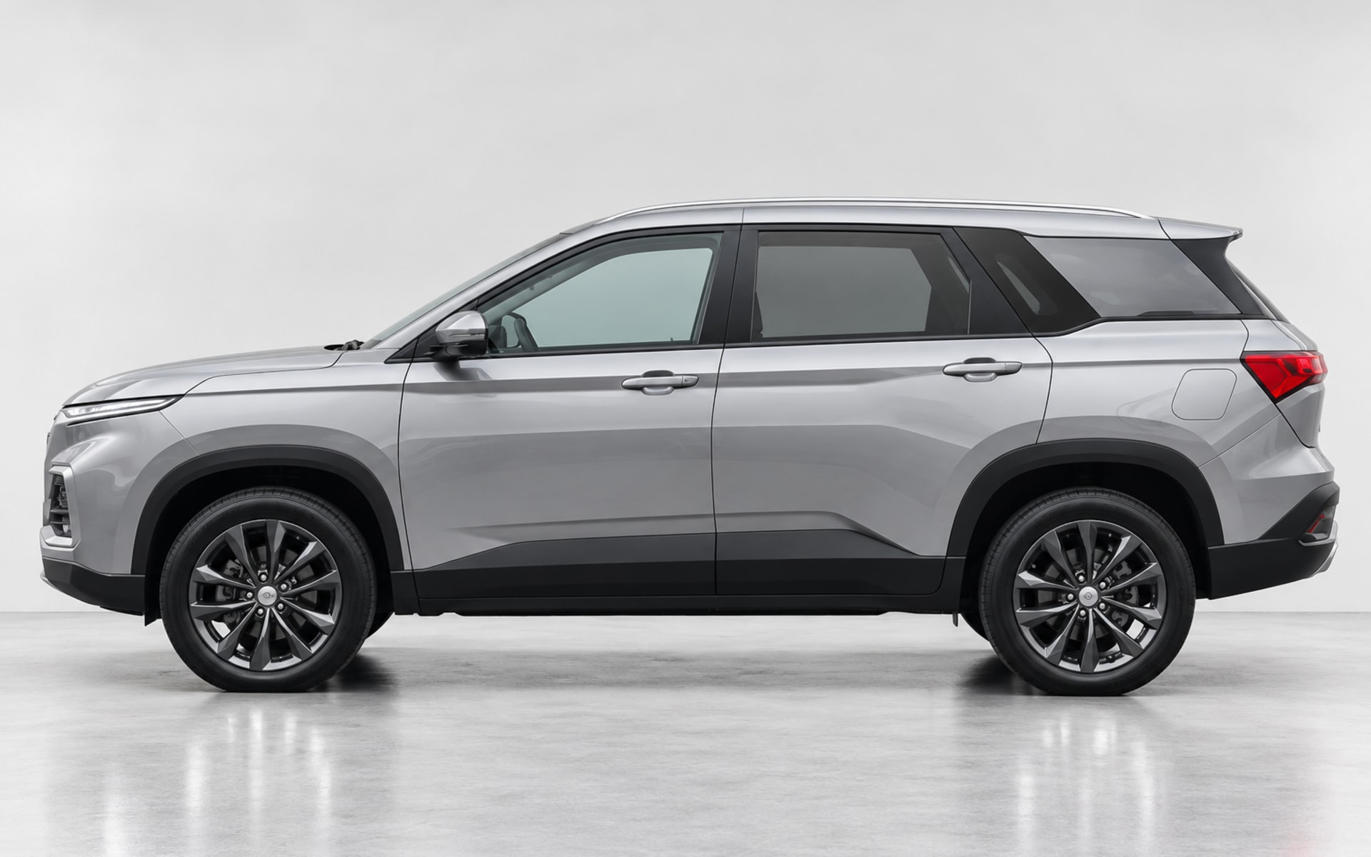 Chevrolet Captiva 2023 for rent in Dubai photo 2