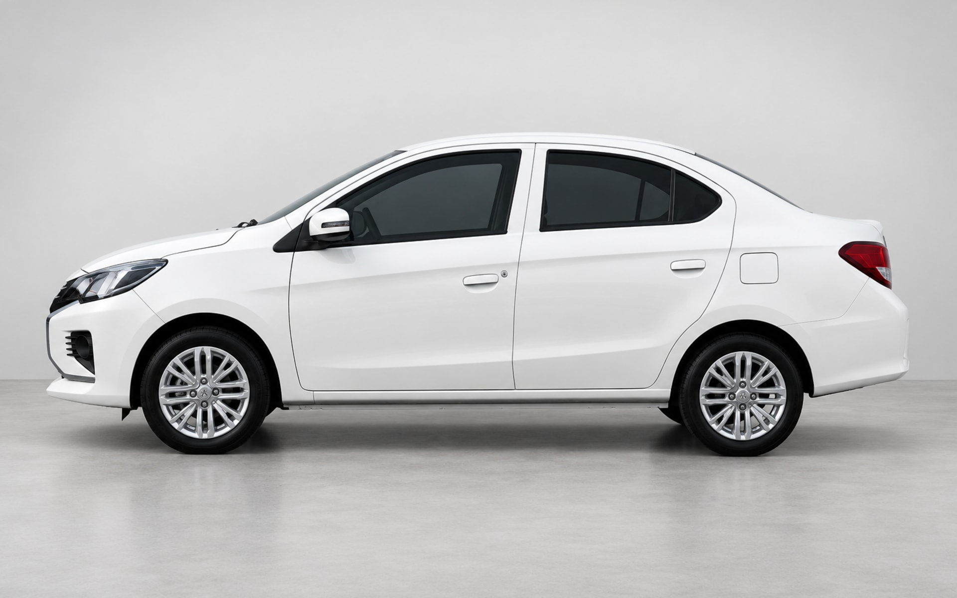 Mitsubishi Attrage image 1
