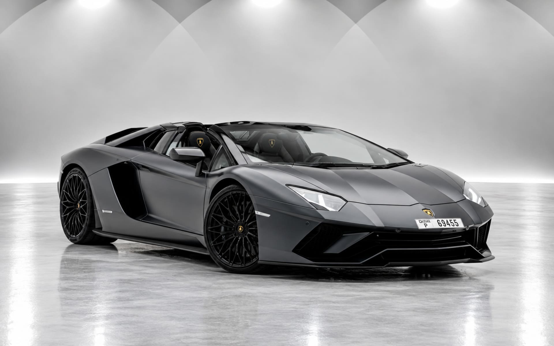Lamborghini Aventador S Roadster image 1