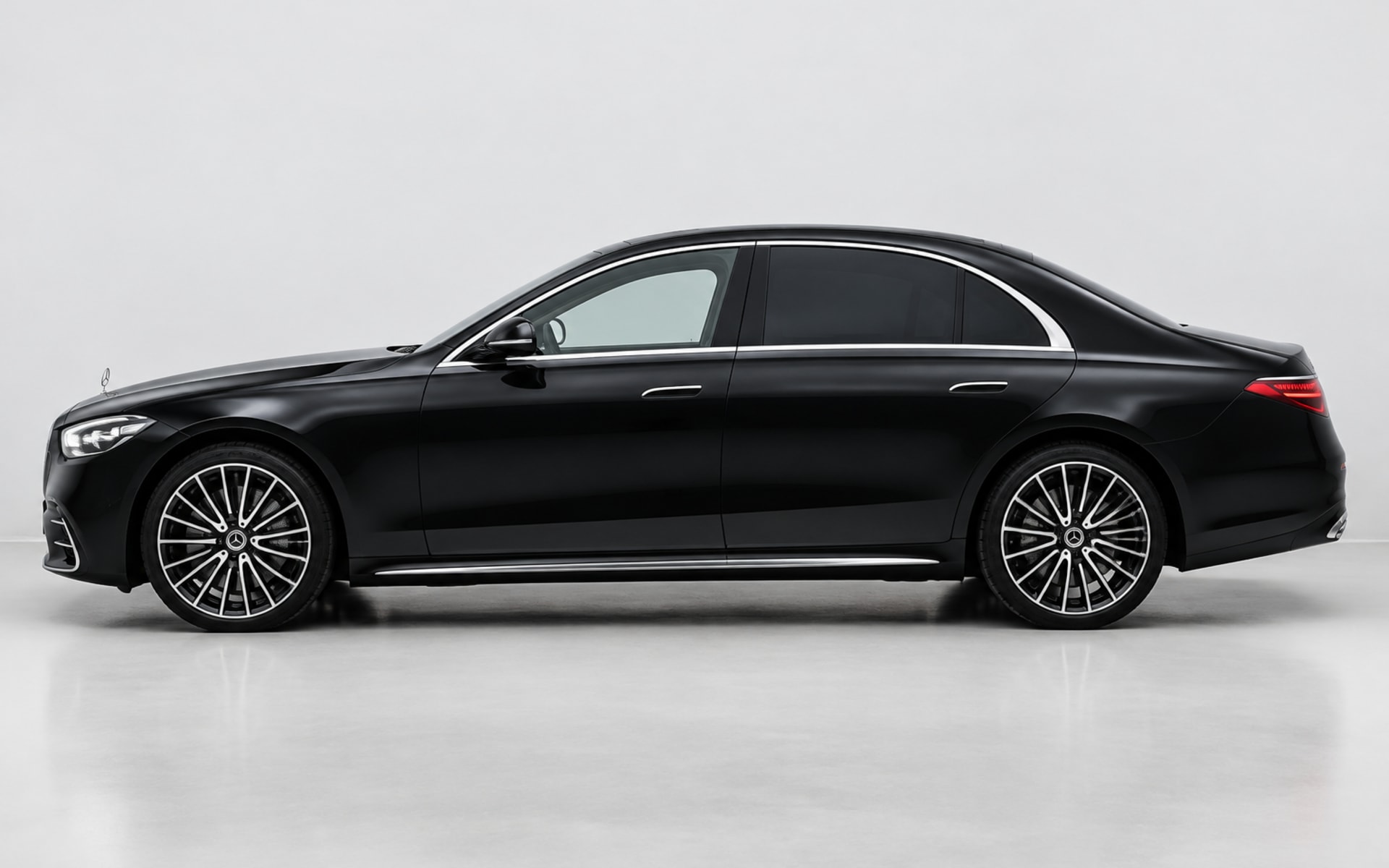 Mercedes-Benz S 500 2024 - image 1