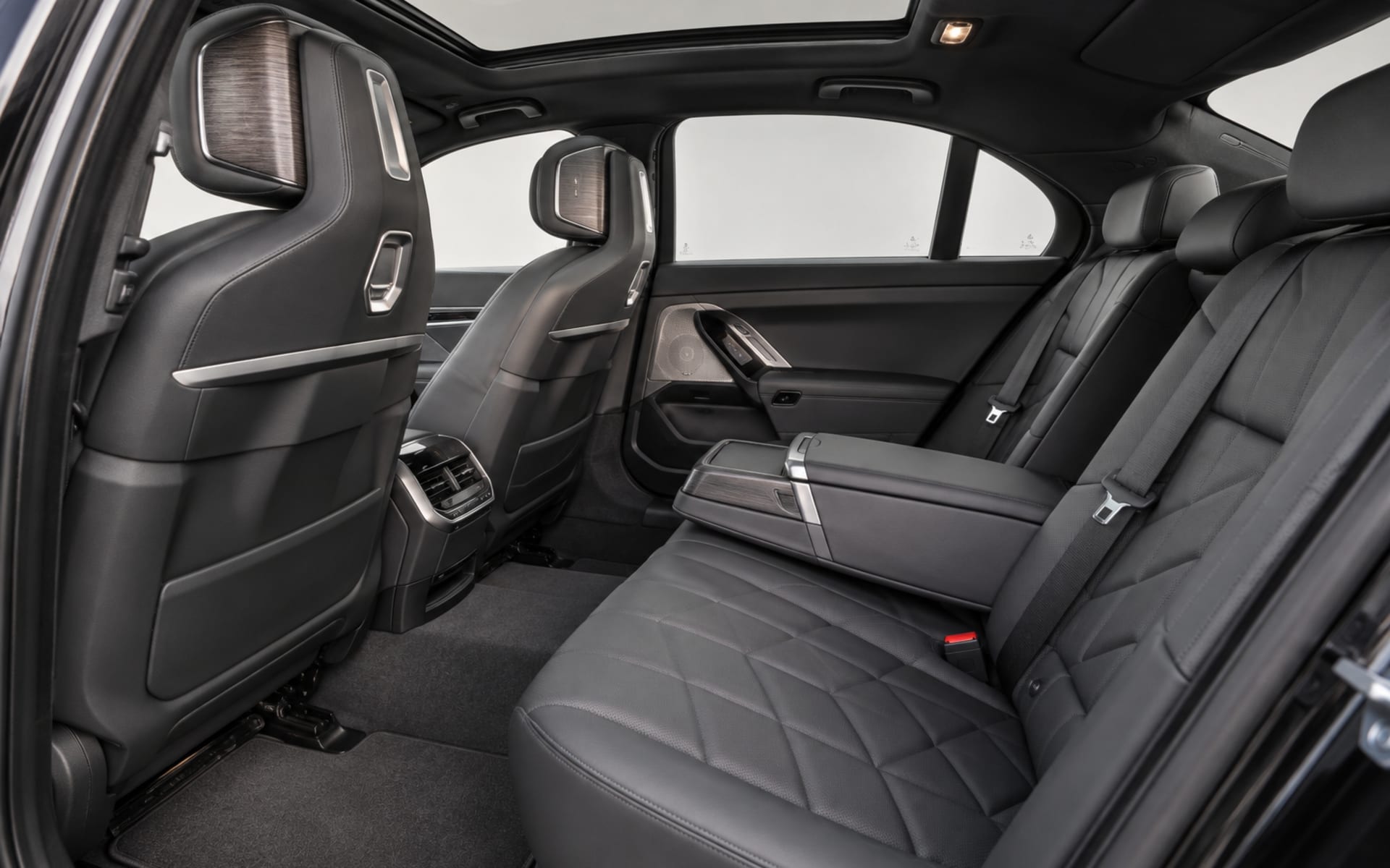 BMW 740i 2025 for rent in Dubai photo 5