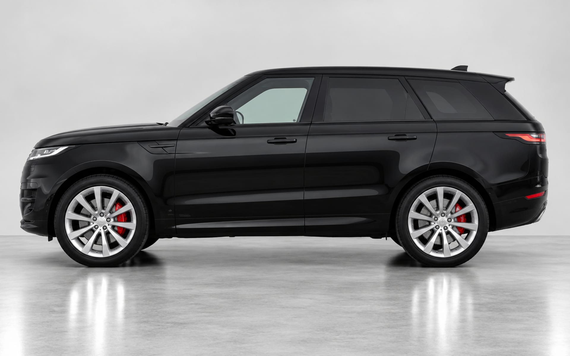 Land Rover Range Rover Sport Autobiography 2025 for rent in Dubai photo 2