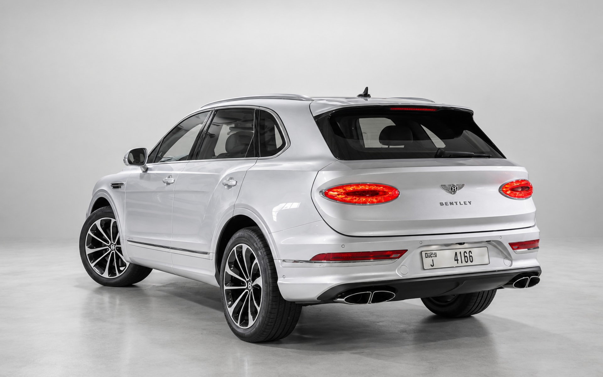 Bentley Bentayga 2025 for rent in Dubai photo 3