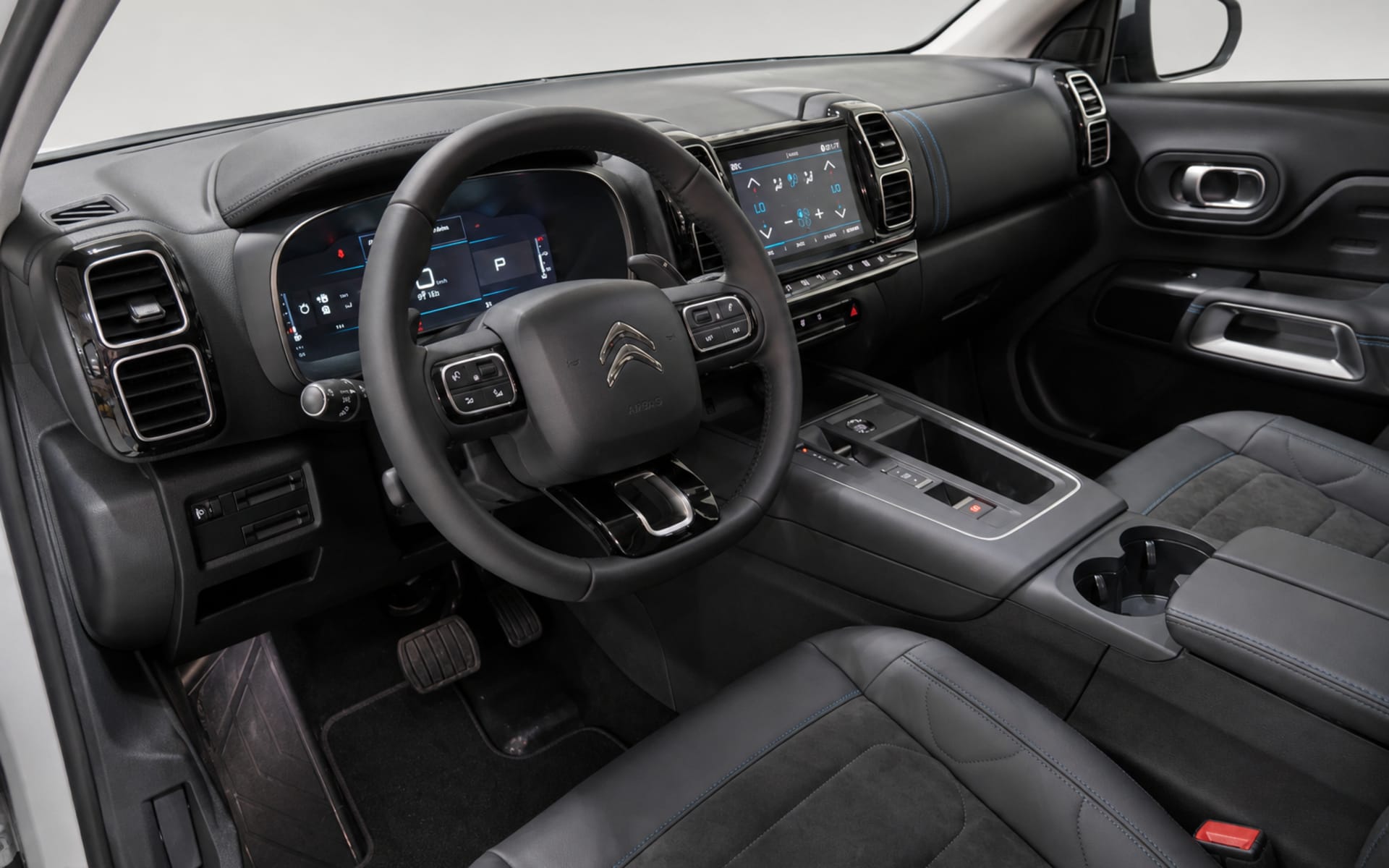 Citroen C5 Aircross 2025 for rent in Dubai photo 4