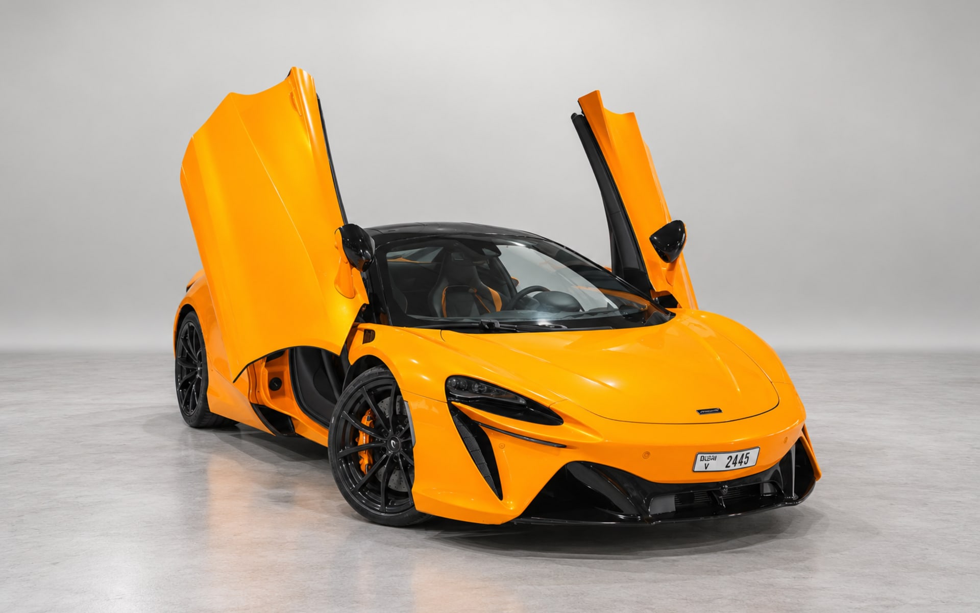 McLaren Artura image 1