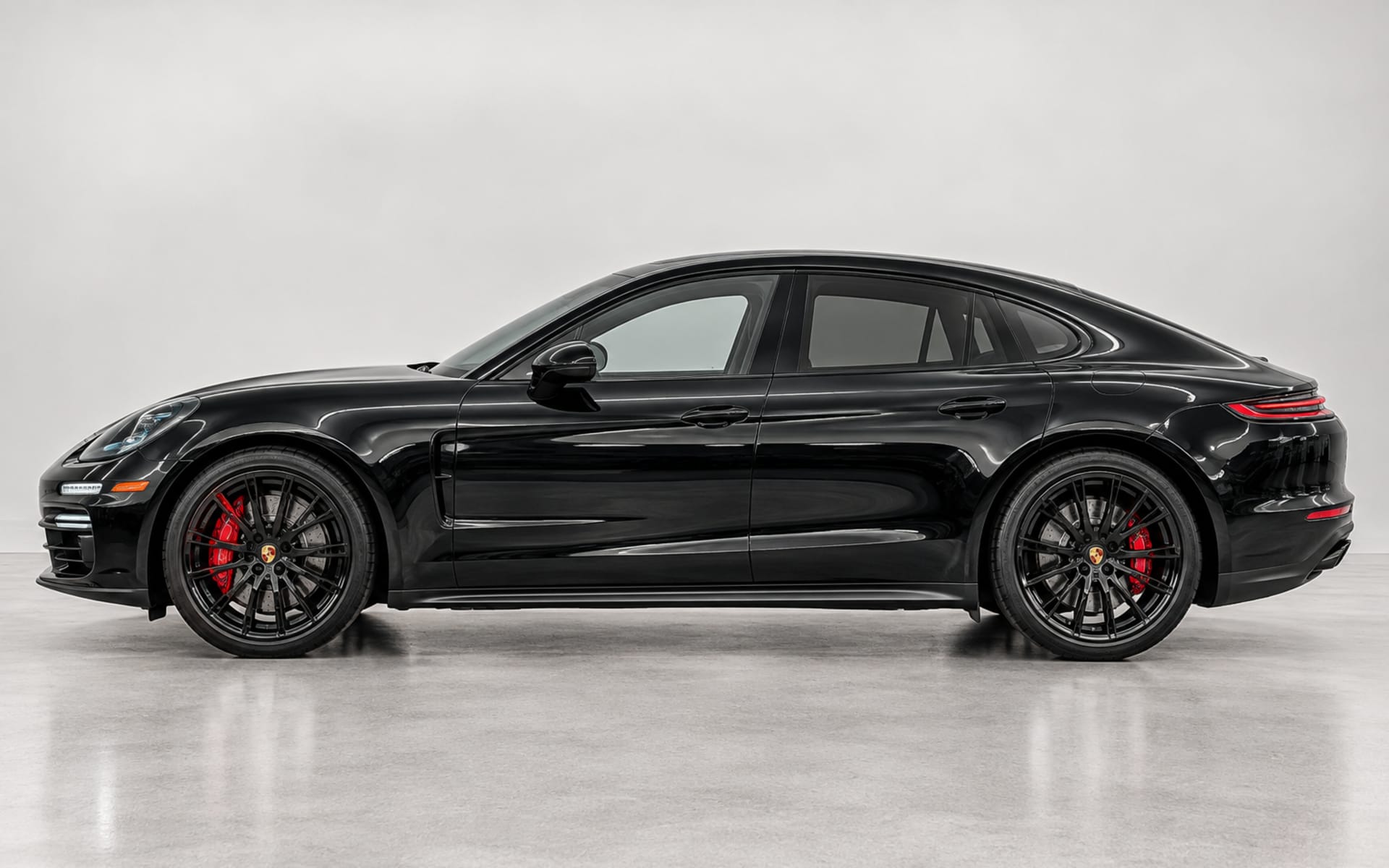 Porsche Panamera 2020 for rent in Dubai photo 2