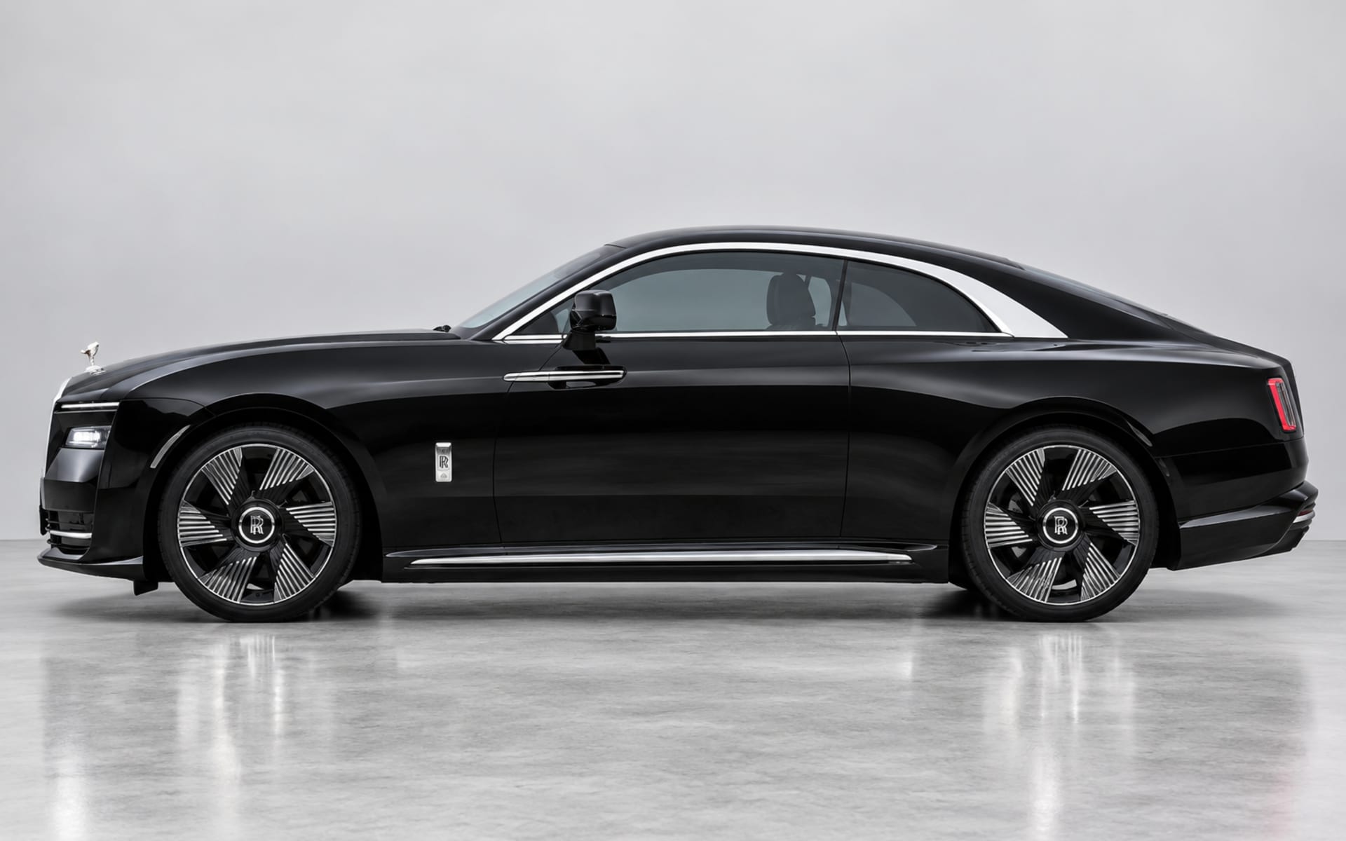 Rolls-Royce Spectre 2025 for rent in Dubai photo 2