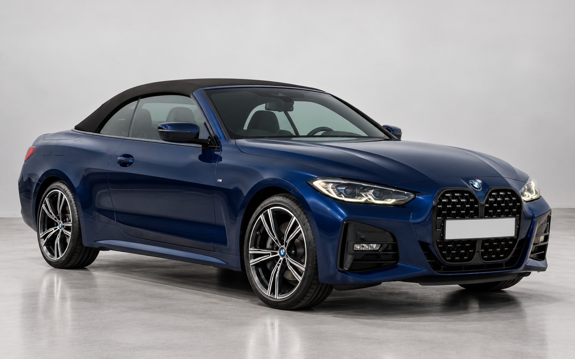 BMW 420i Convertible 2024 - image 1