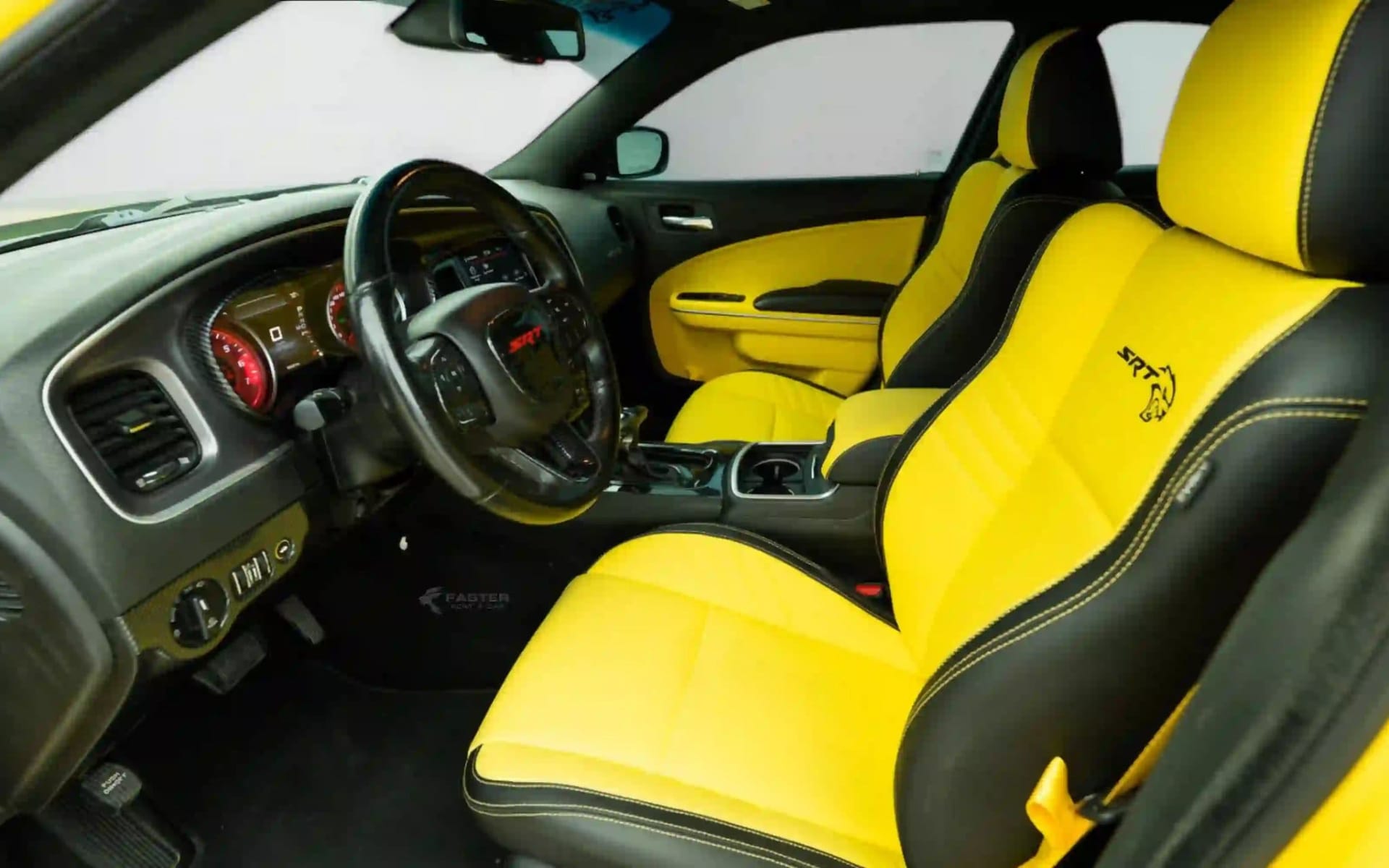 Dodge Charger 2021 - image 1