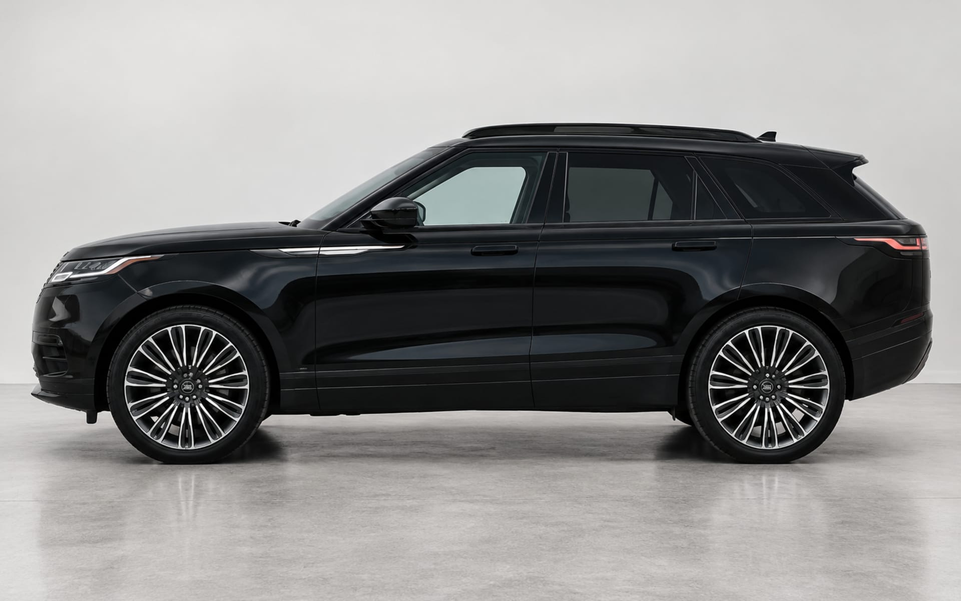 Land Rover Range Rover Velar 2020 for rent in Dubai photo 2