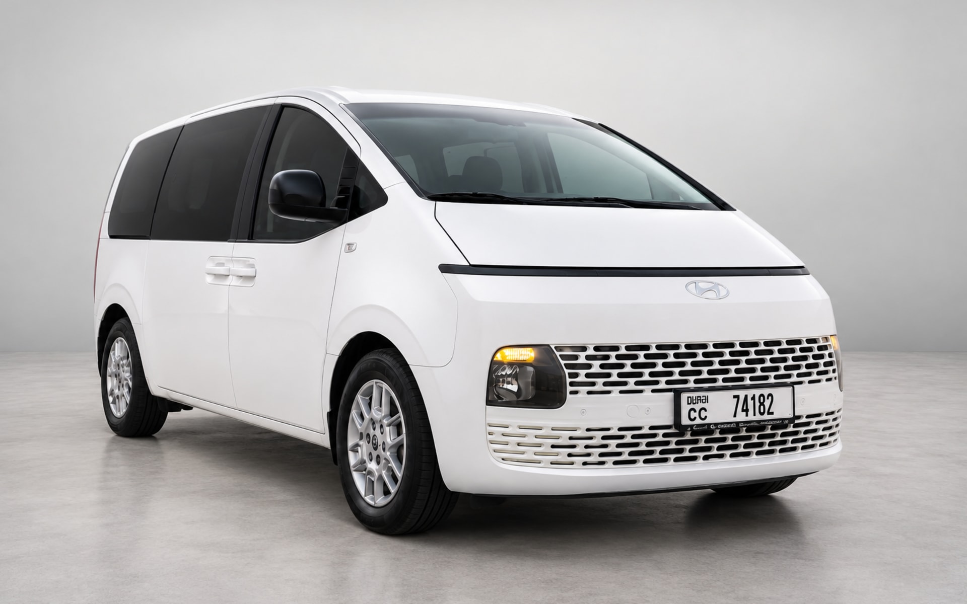 Hyundai Staria image 1