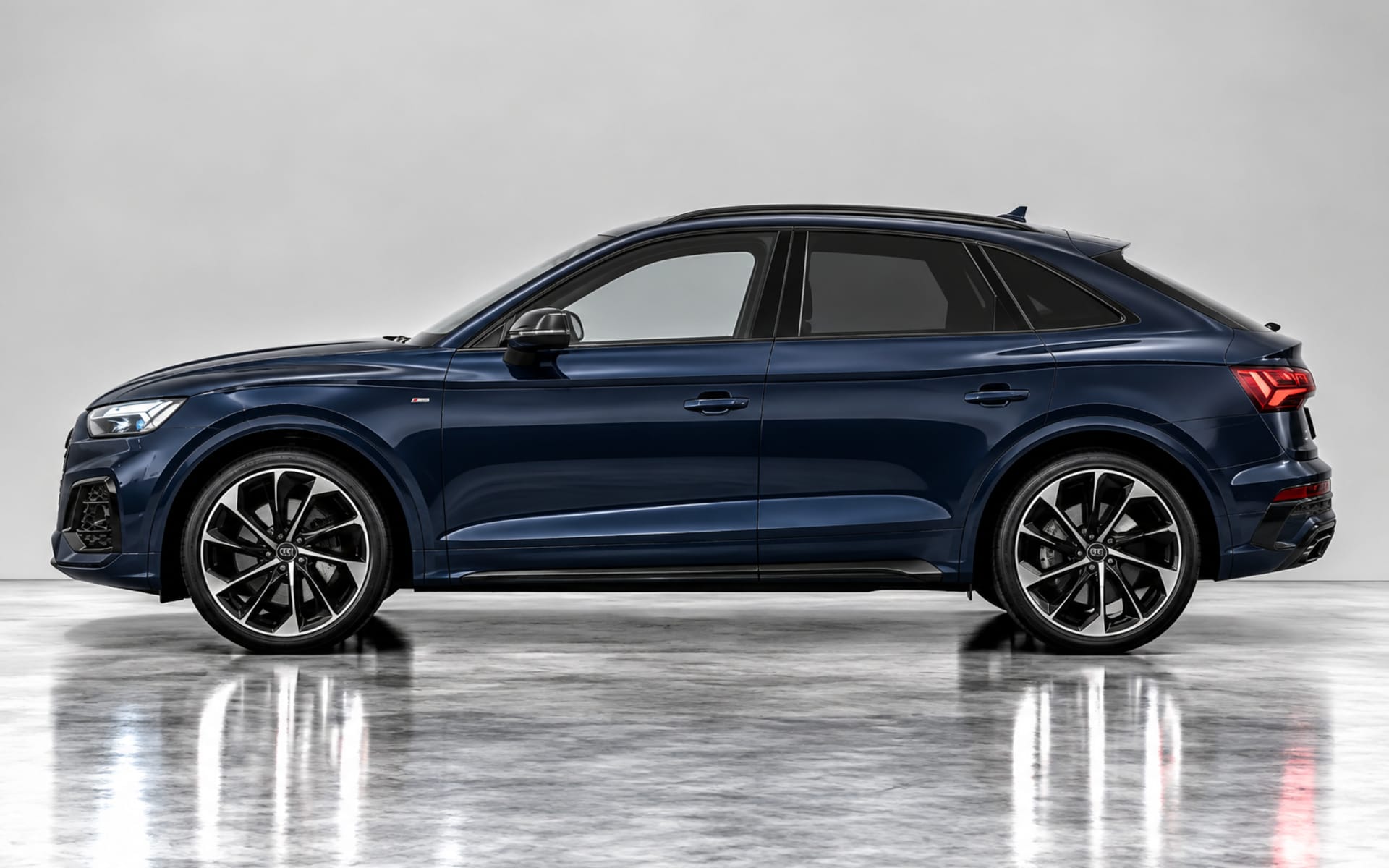 Audi Q5 S Line image 1