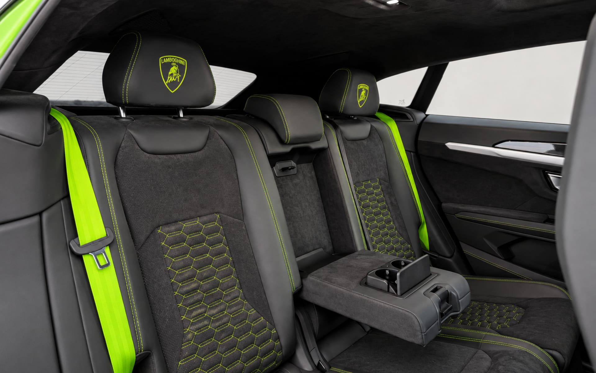 Lamborghini Urus 2024 for rent in Dubai photo 7