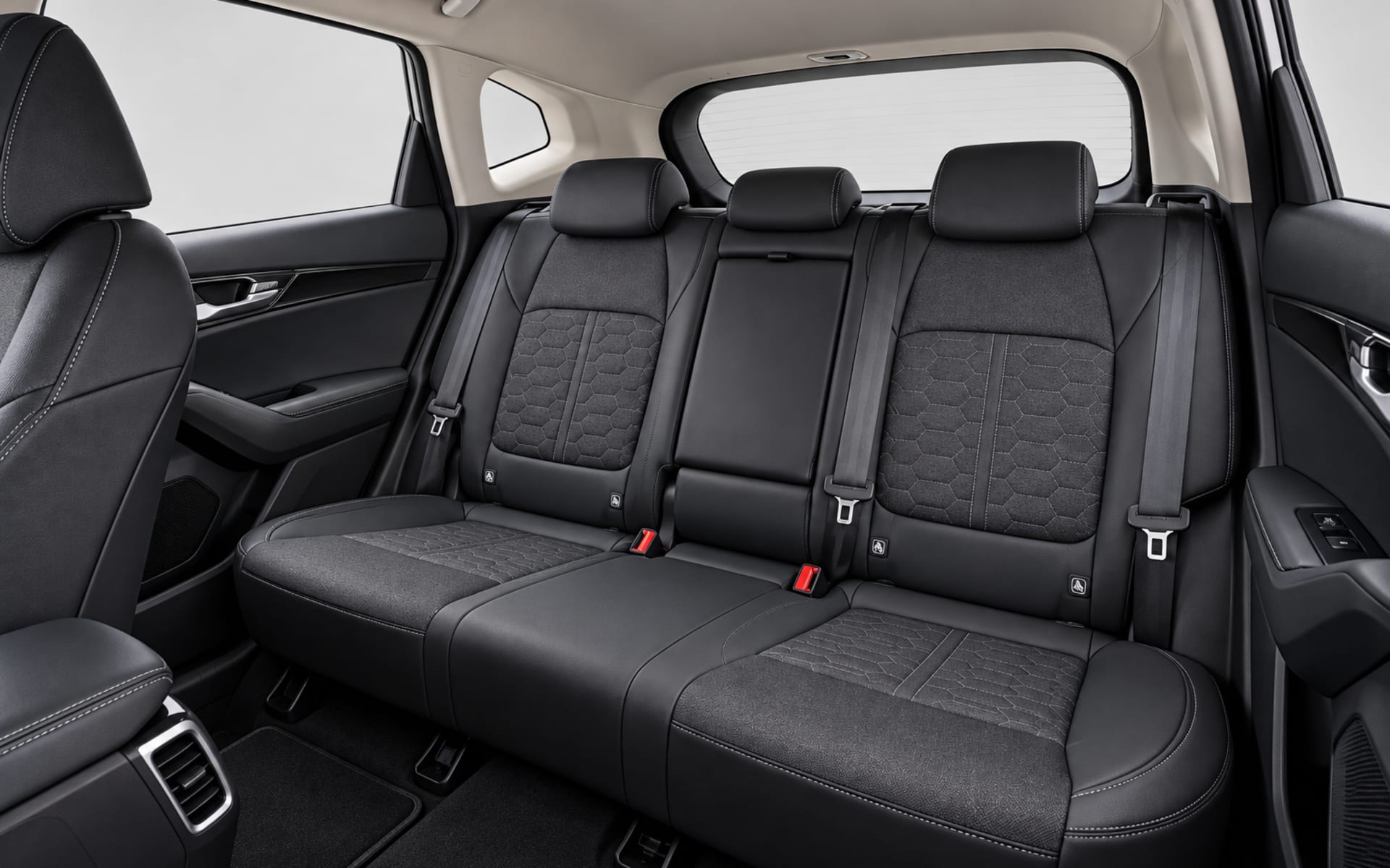 Kia Sportage 2024 for rent in Dubai photo 5