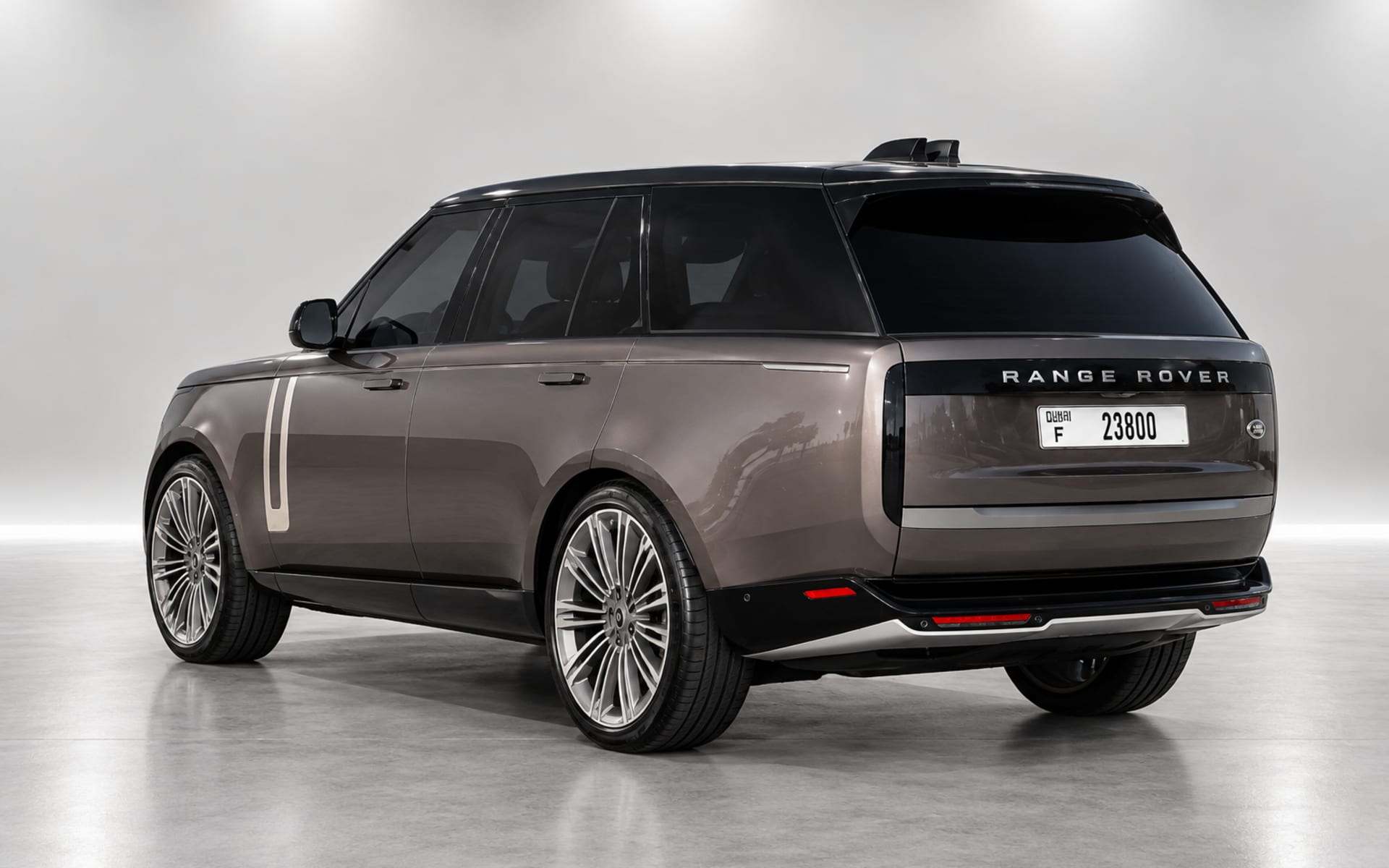 Land Rover Range Rover Vogue 2025 for rent in Dubai photo 3