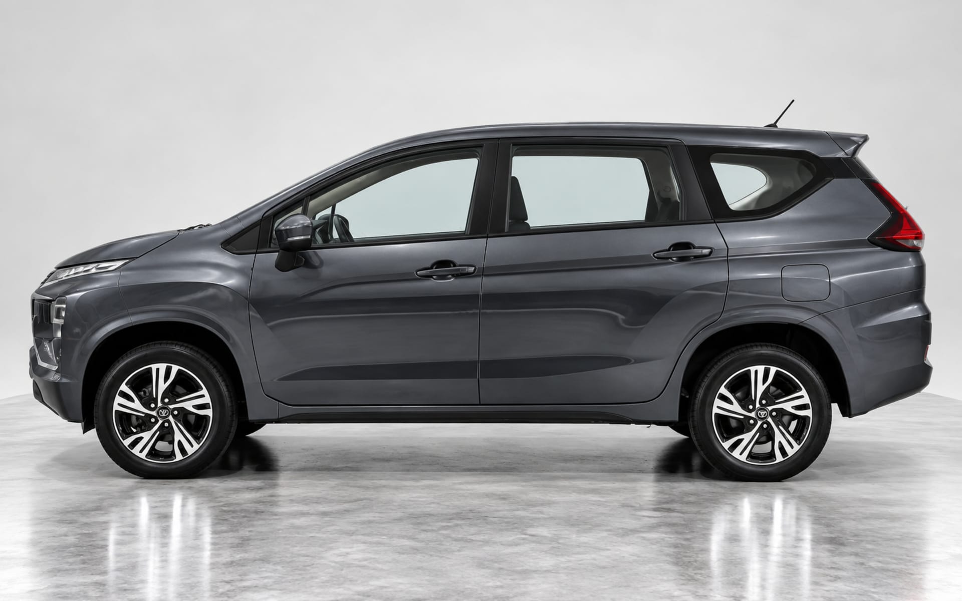 Mitsubishi Xpander image 1
