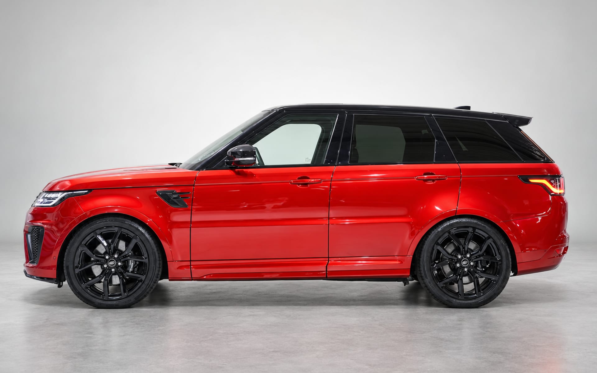 Land Rover Range Rover Sport SVR 2023 for rent in Dubai photo 2