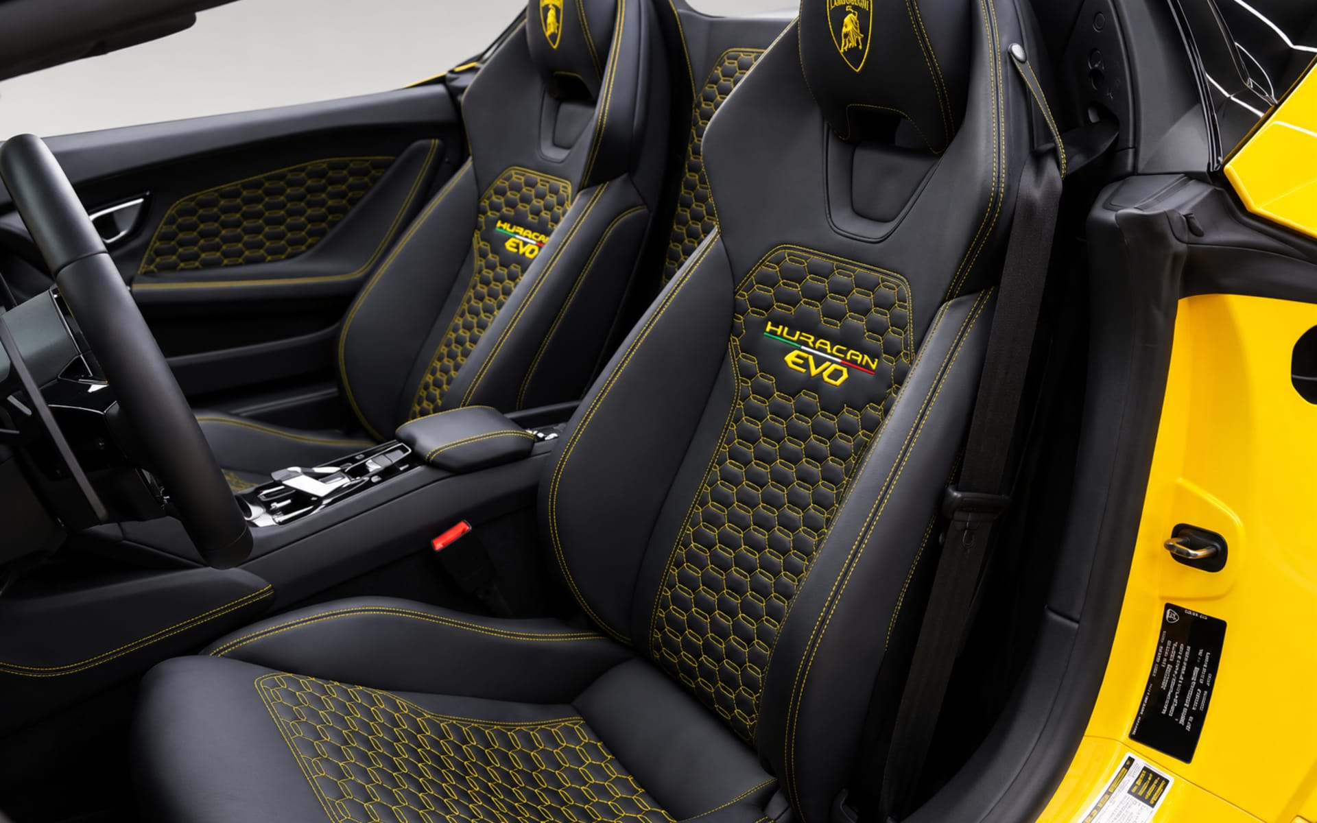 Lamborghini Huracan EVO Spyder 2022 for rent in Dubai photo 7