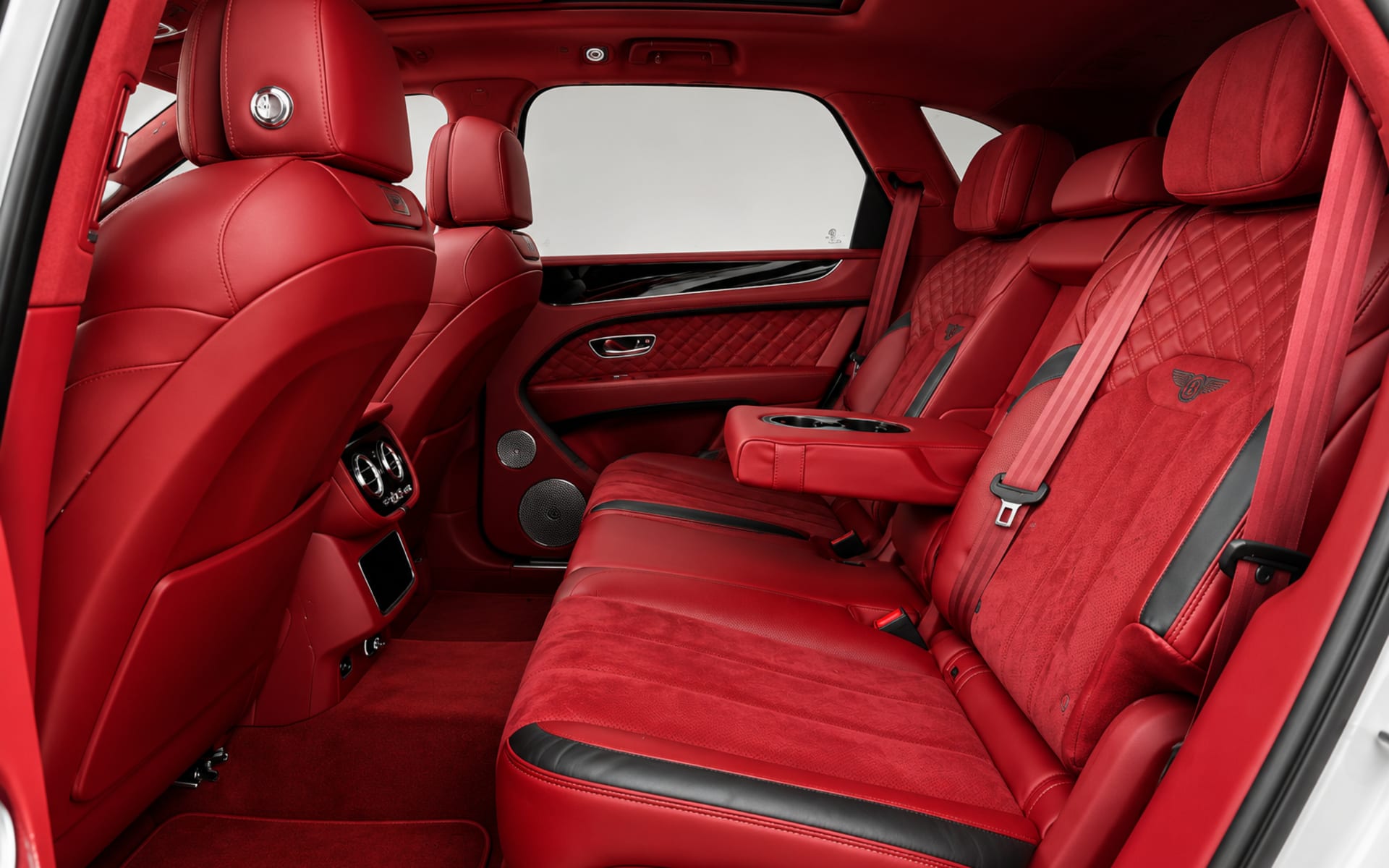 Bentley Bentayga 2022 for rent in Dubai photo 5