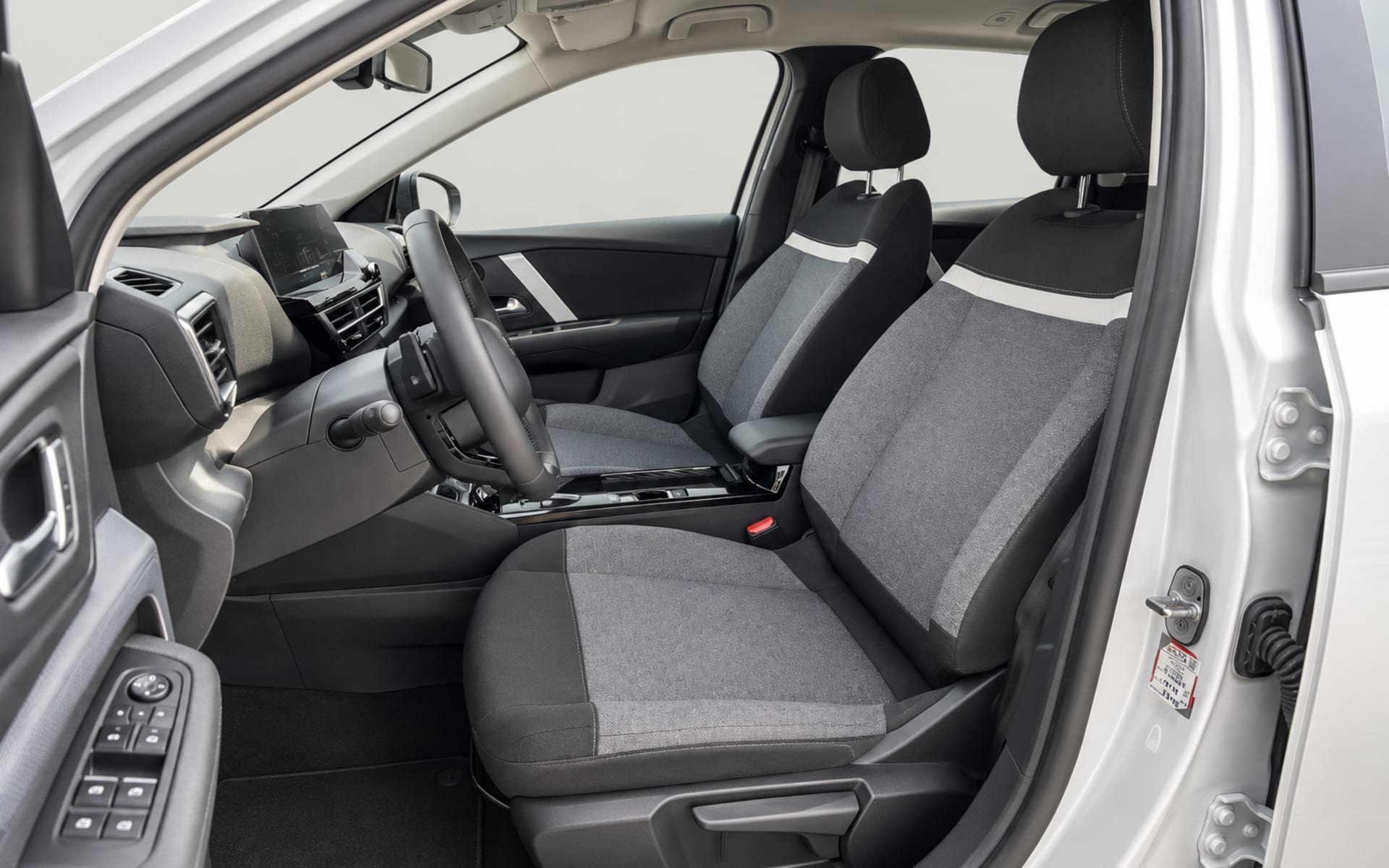 Citroen C4 2023 for rent in Dubai photo 5
