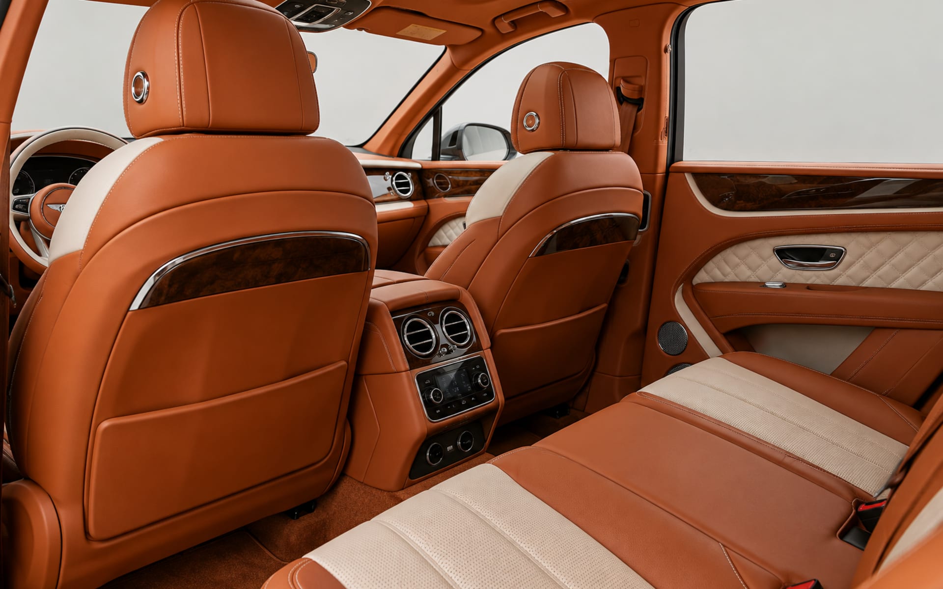 Bentley Bentayga 2025 for rent in Dubai photo 5