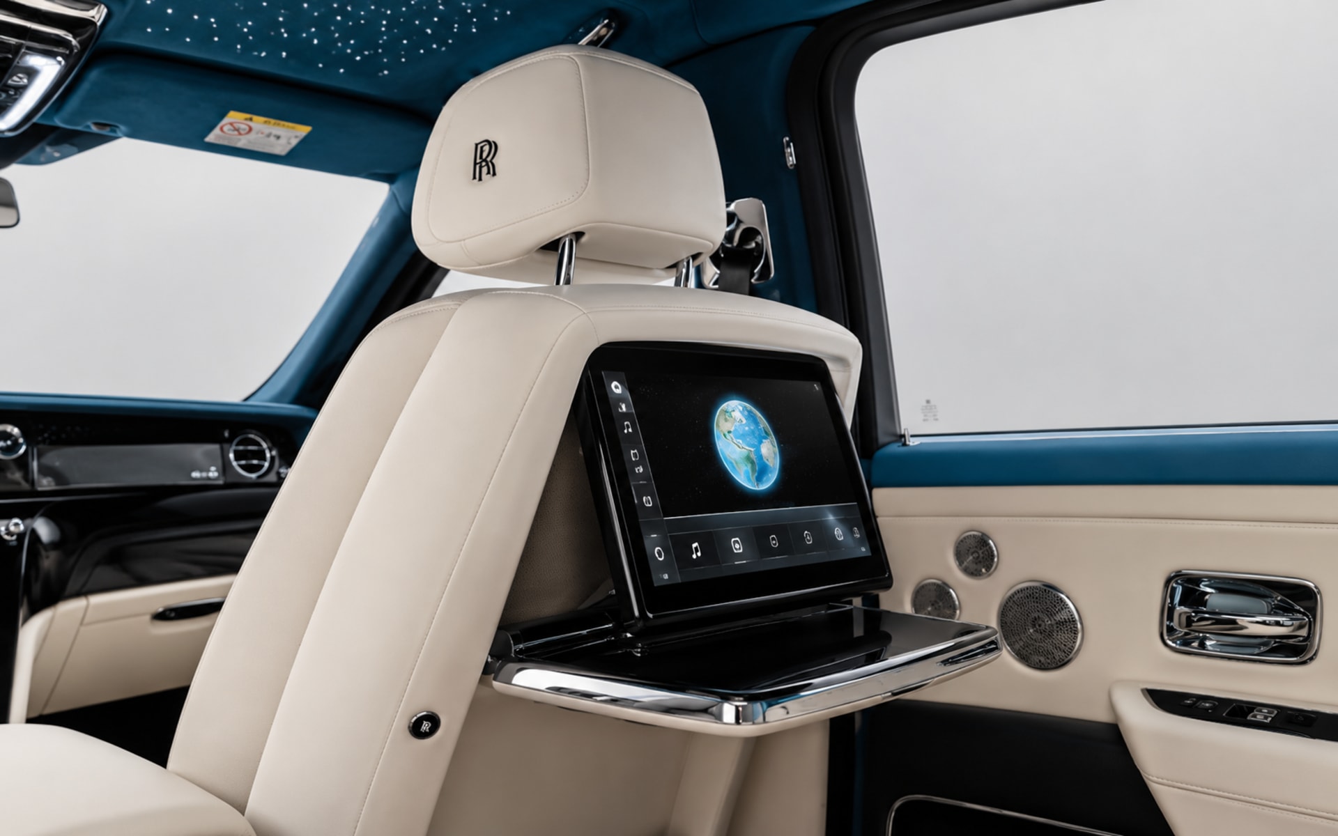 Rolls-Royce Cullinan Black Badge 2024 thumbnail 3