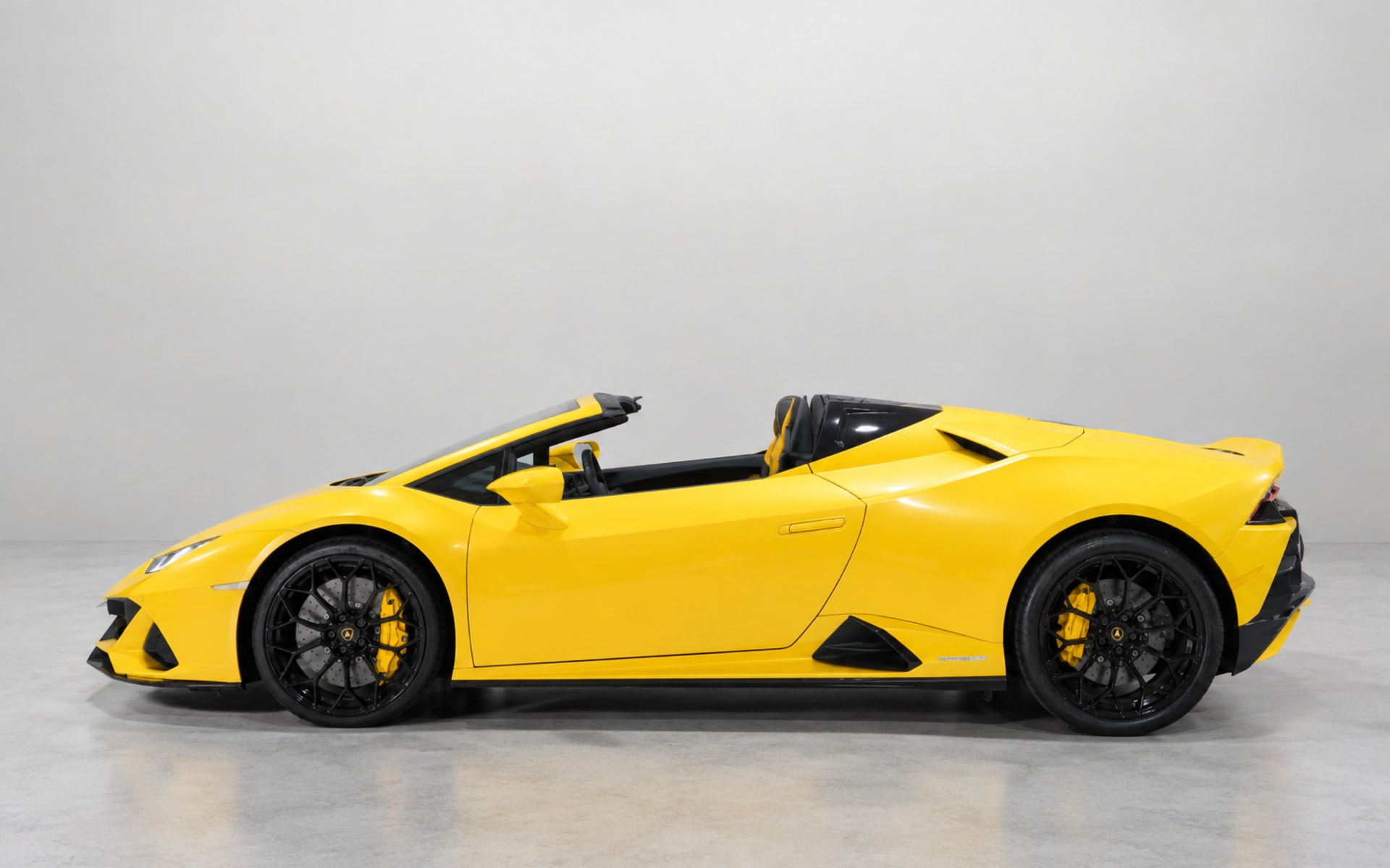 Lamborghini Huracan EVO Spyder 2024 for rent in Dubai photo 2