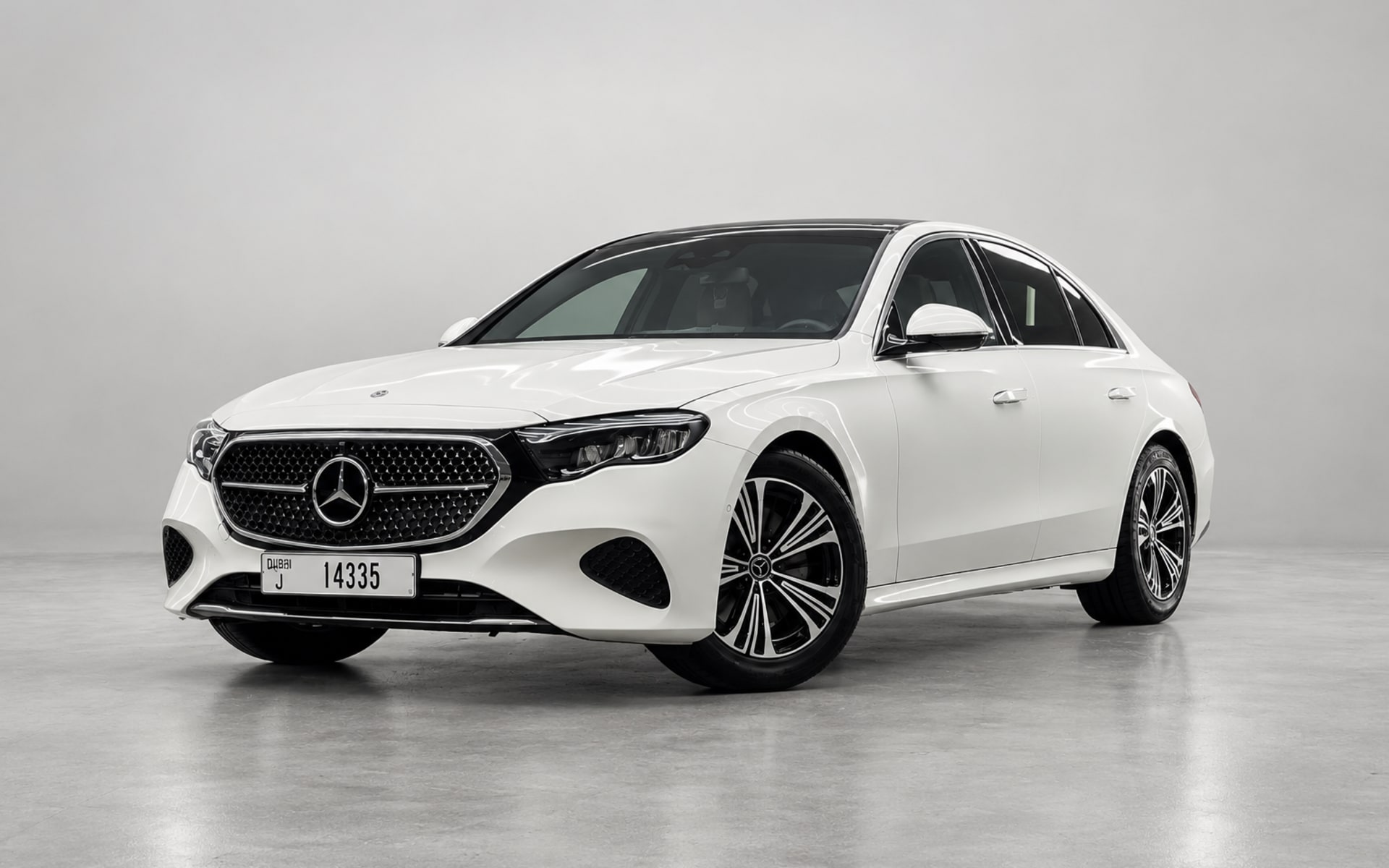 Mercedes-Benz E 200 2025 thumbnail 3