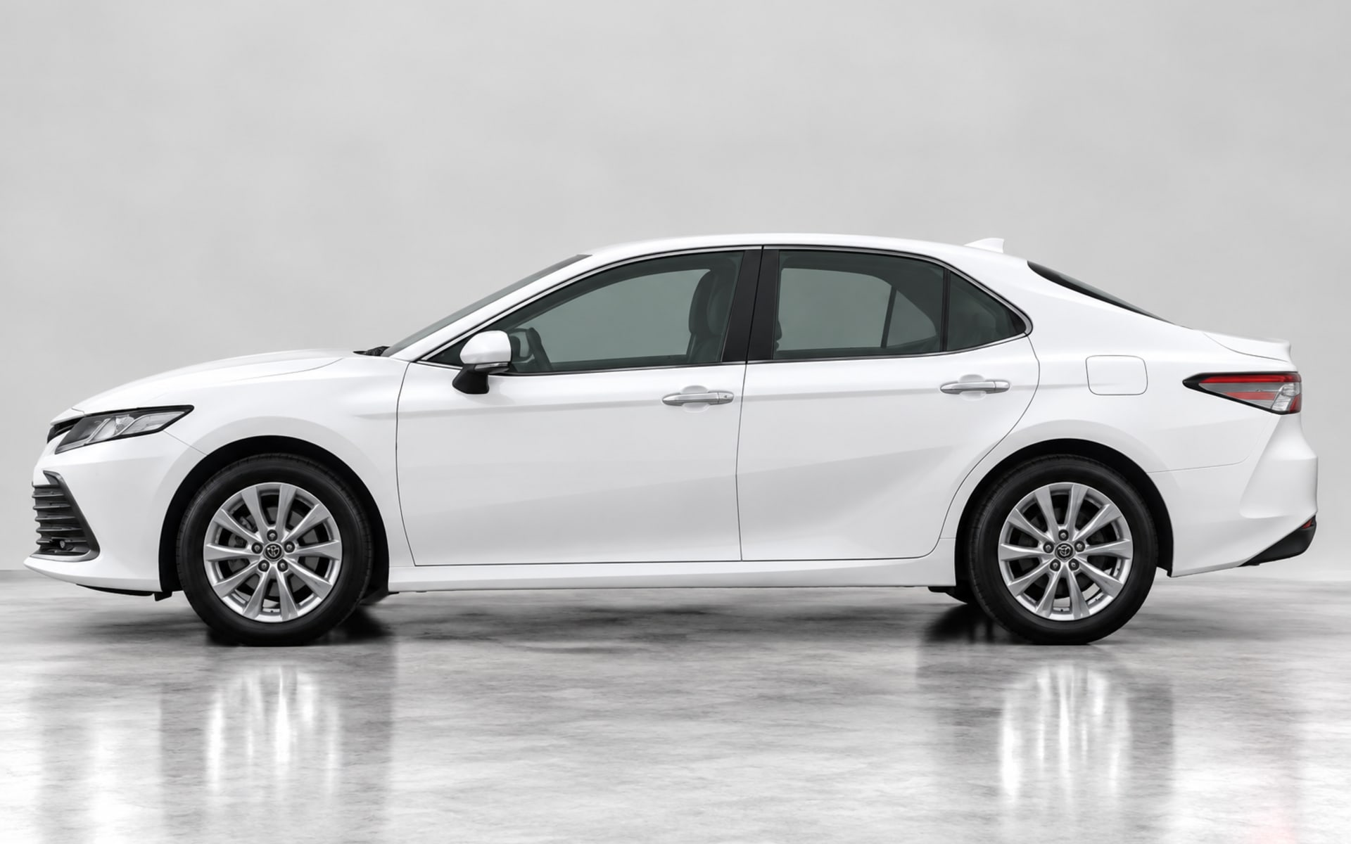 Toyota Camry image 1