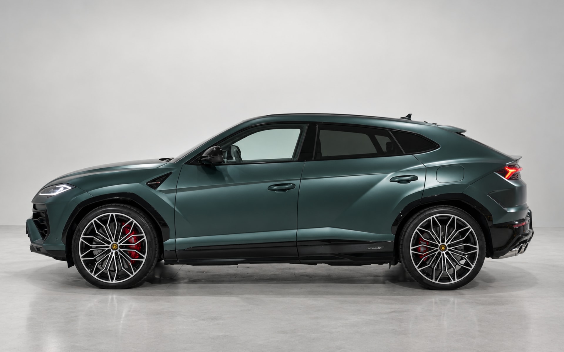 Lamborghini Urus SE (Hybrid) 2026 for rent in Dubai photo 2