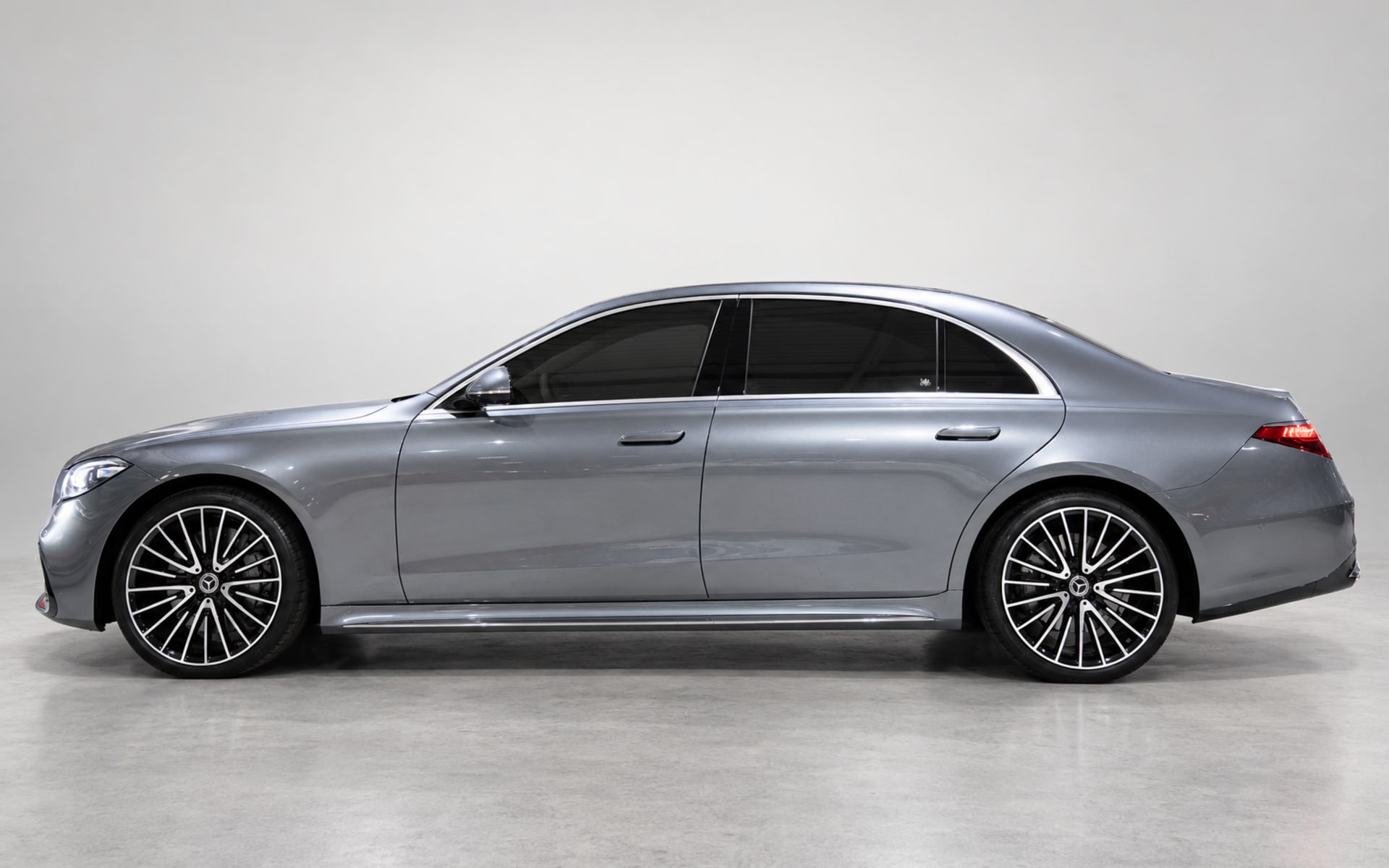 Mercedes-Benz S500 AMG 2023 for rent in Dubai photo 2