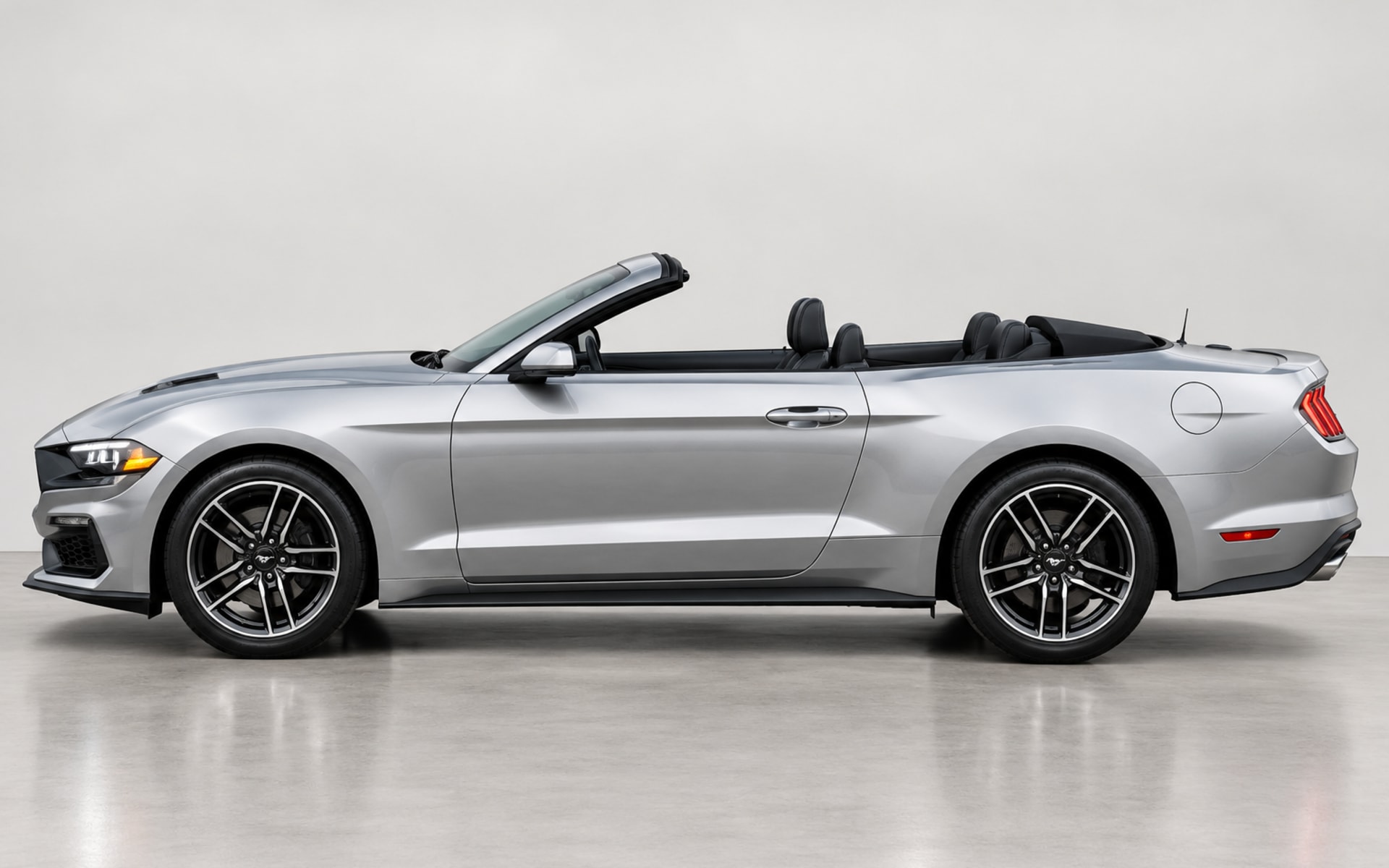 Ford Mustang 2023 - image 1