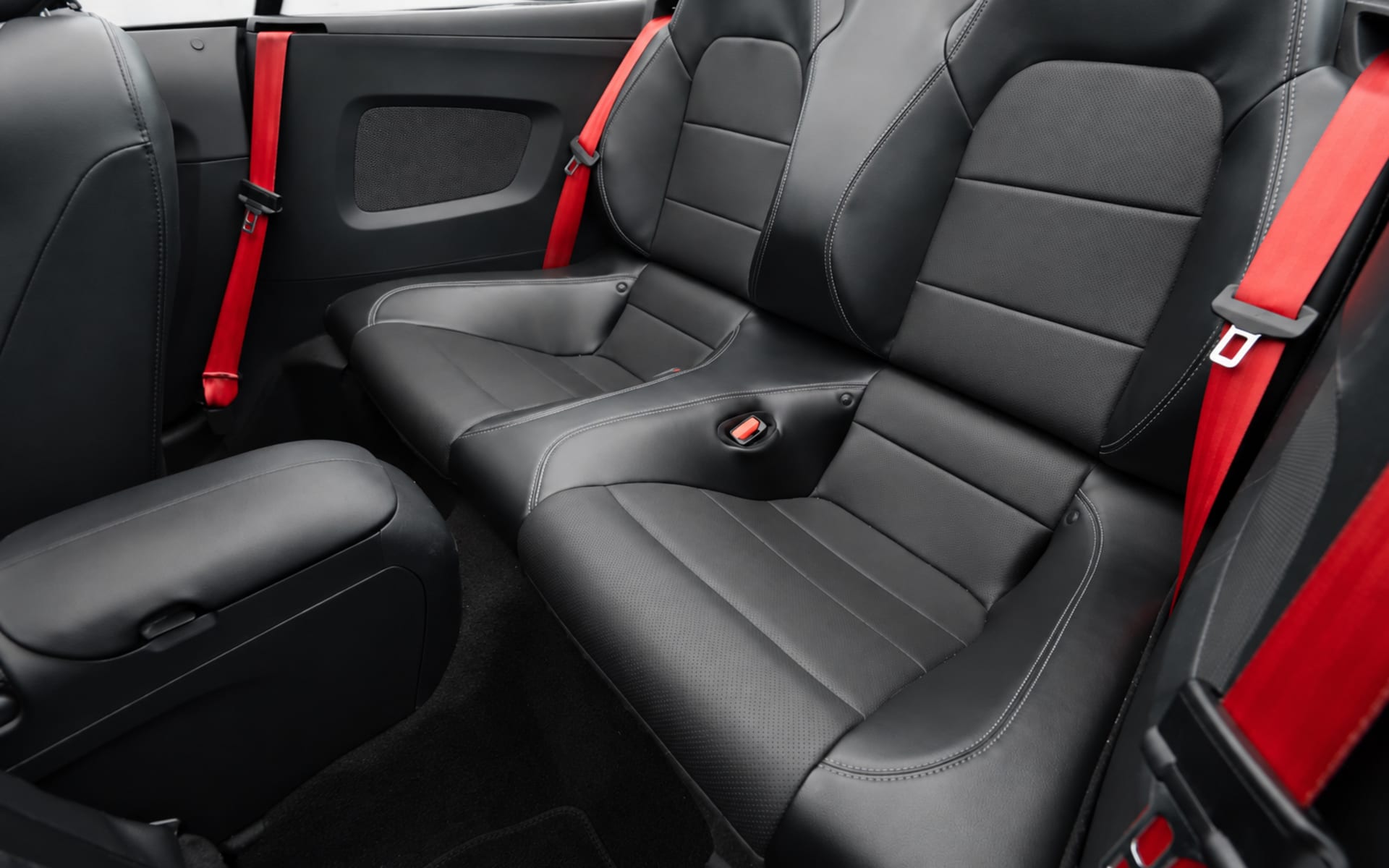 Ford Mustang Convertible 2021 for rent in Dubai photo 8