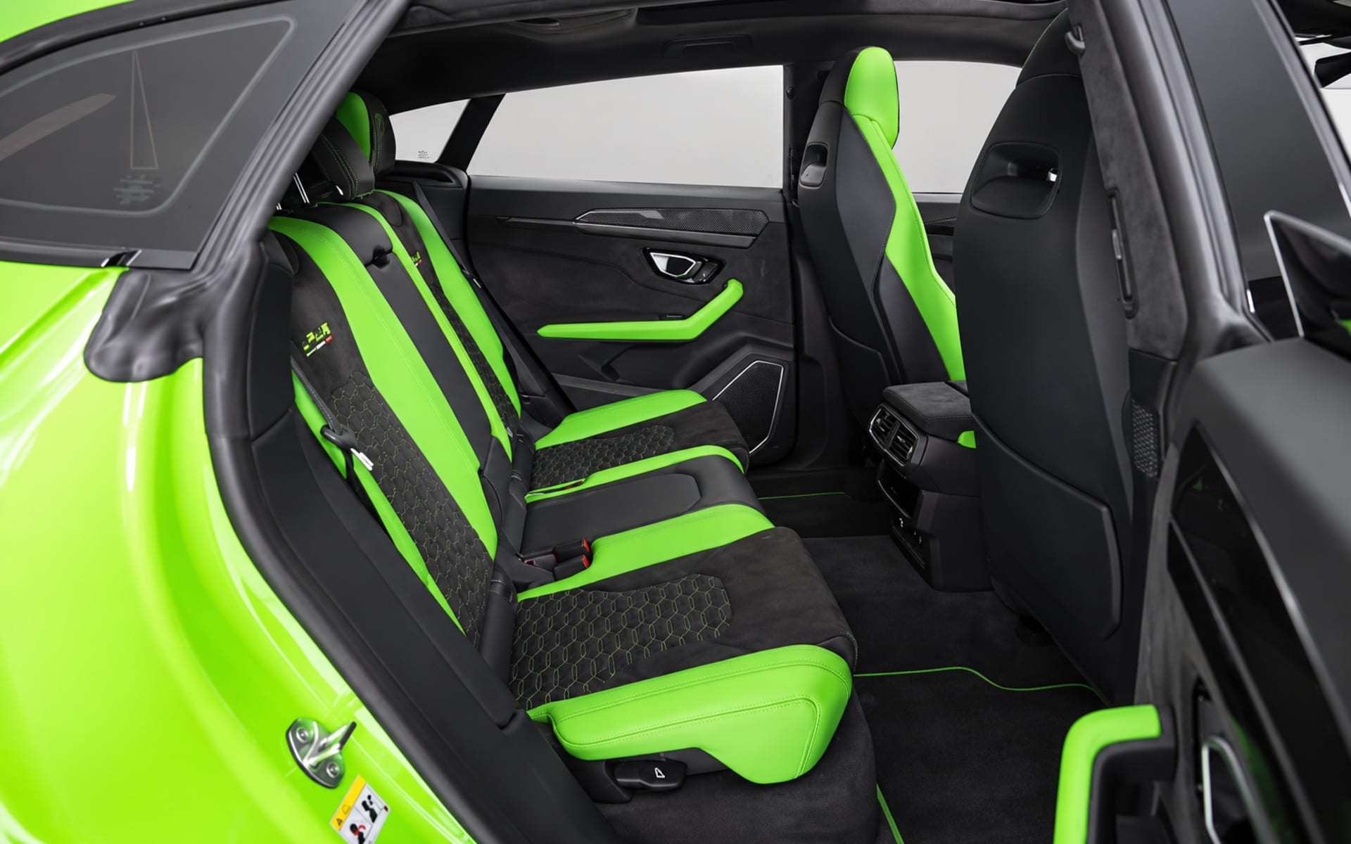 Lamborghini Urus 2022 for rent in Dubai photo 5