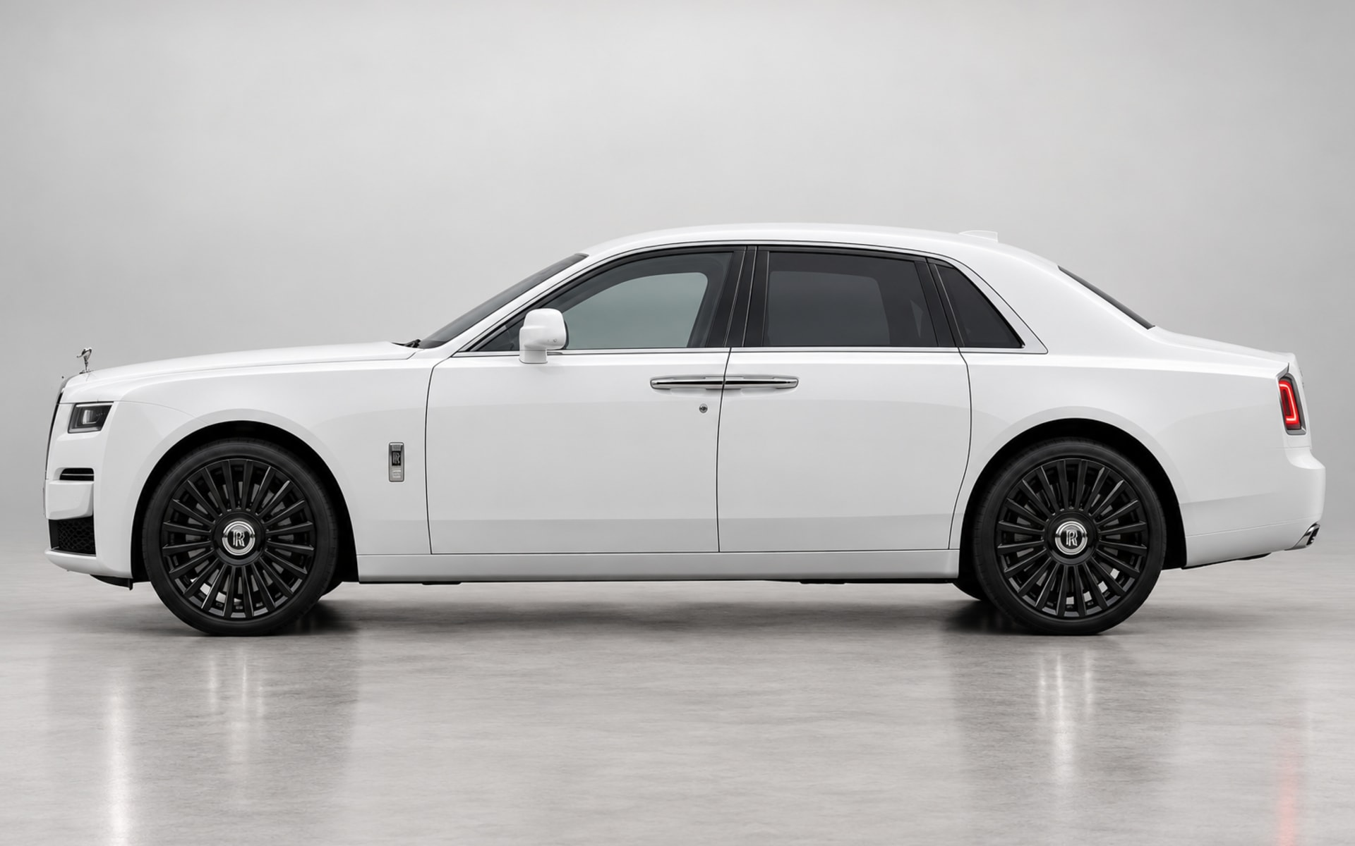 Rolls-Royce Ghost 2024 for rent in Dubai photo 2