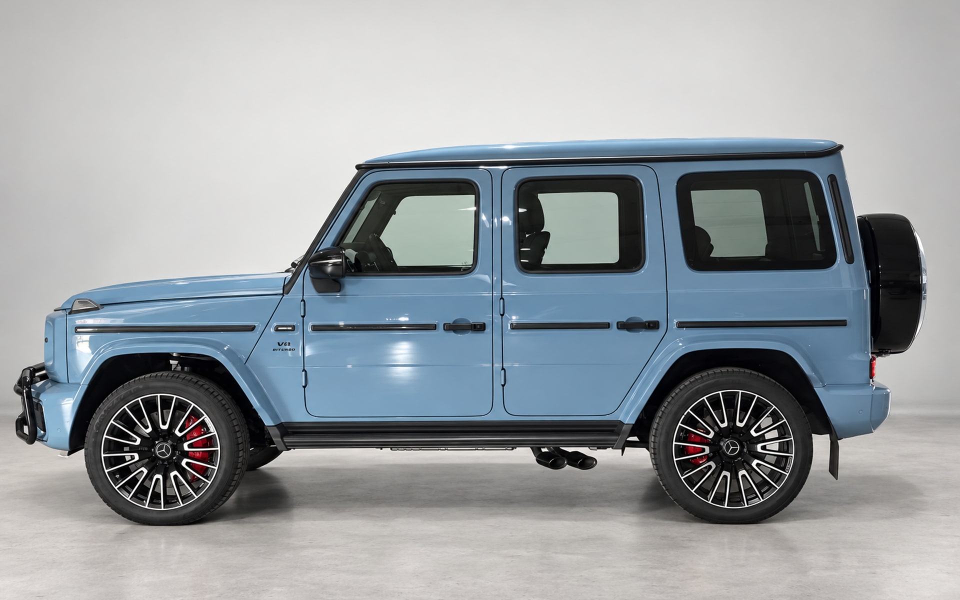 Mercedes-Benz G 63 AMG Night Package 2025 for rent in Dubai photo 2