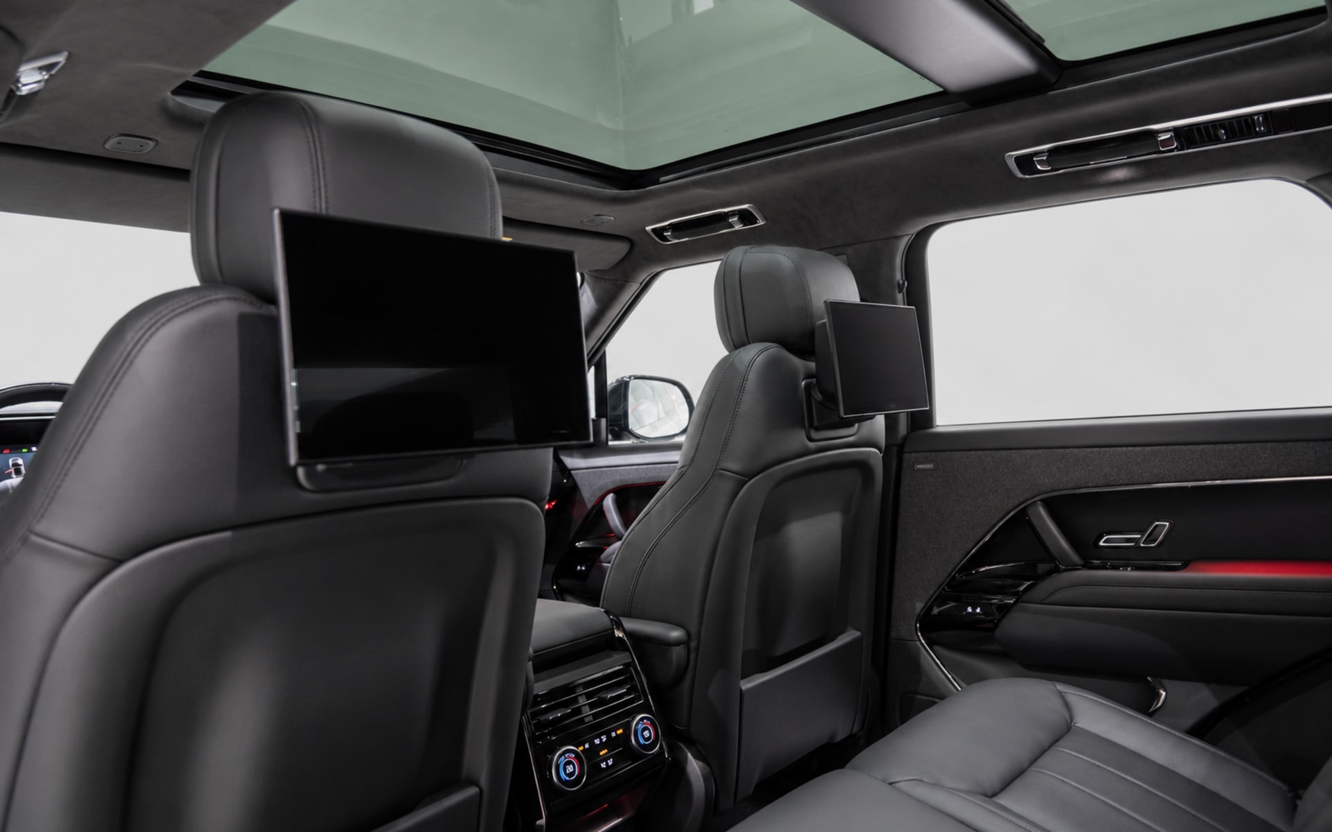 Land Rover Range Rover Sport Autobiography 2024 for rent in Dubai photo 6