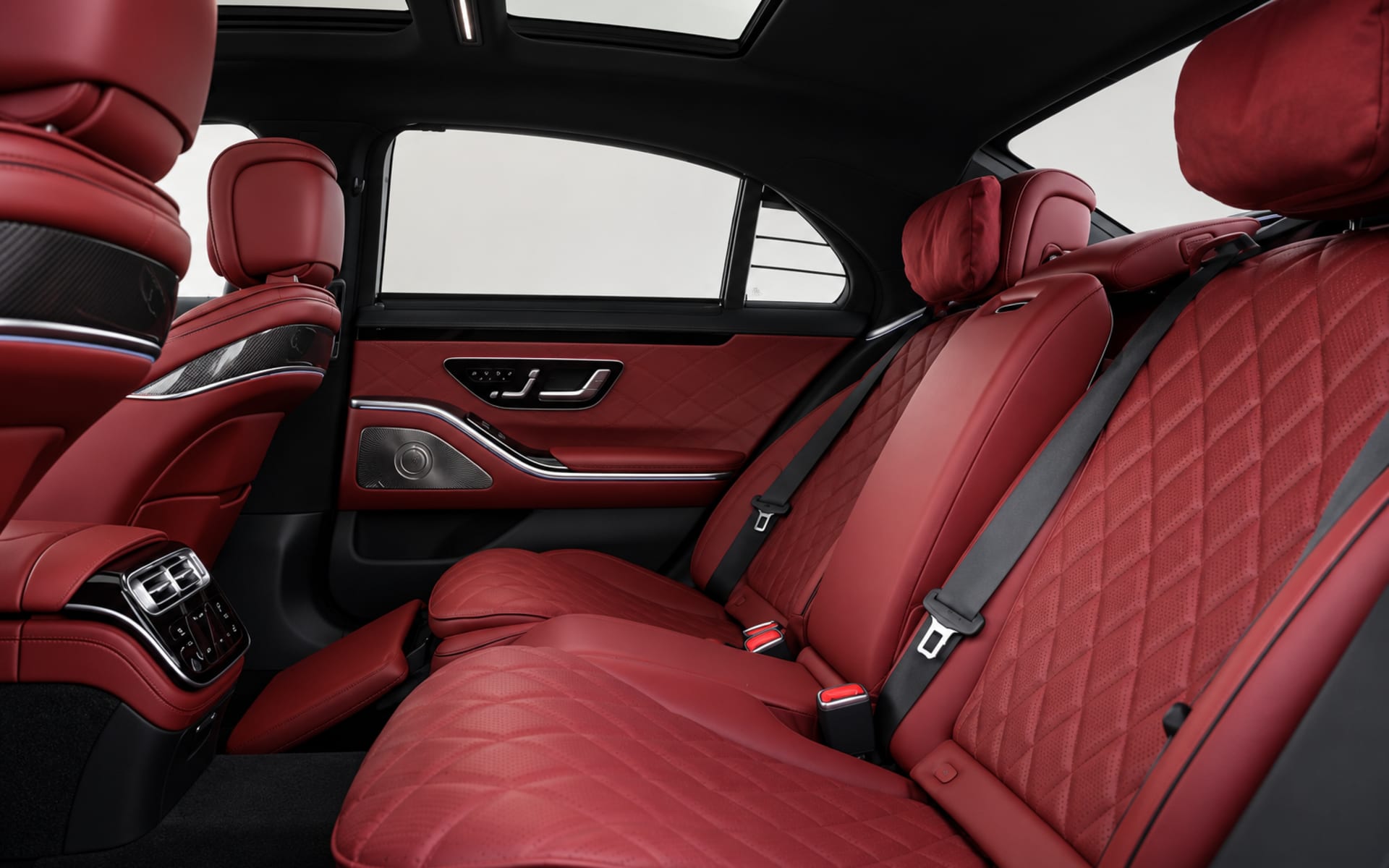 Mercedes-Benz S 580 Brabus Kit 2025 for rent in Dubai photo 5