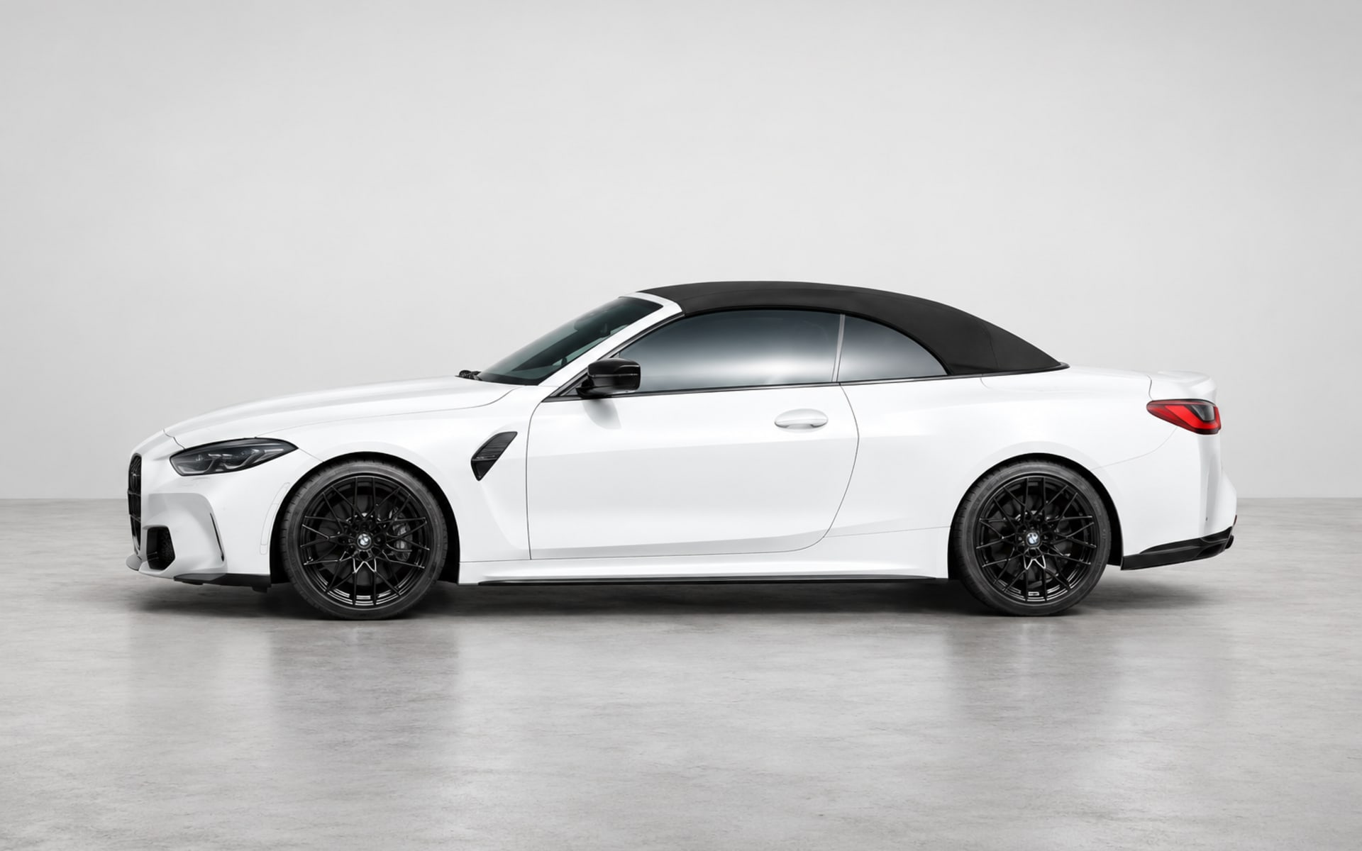 BMW 440i Convertible 2024 for rent in Dubai photo 2