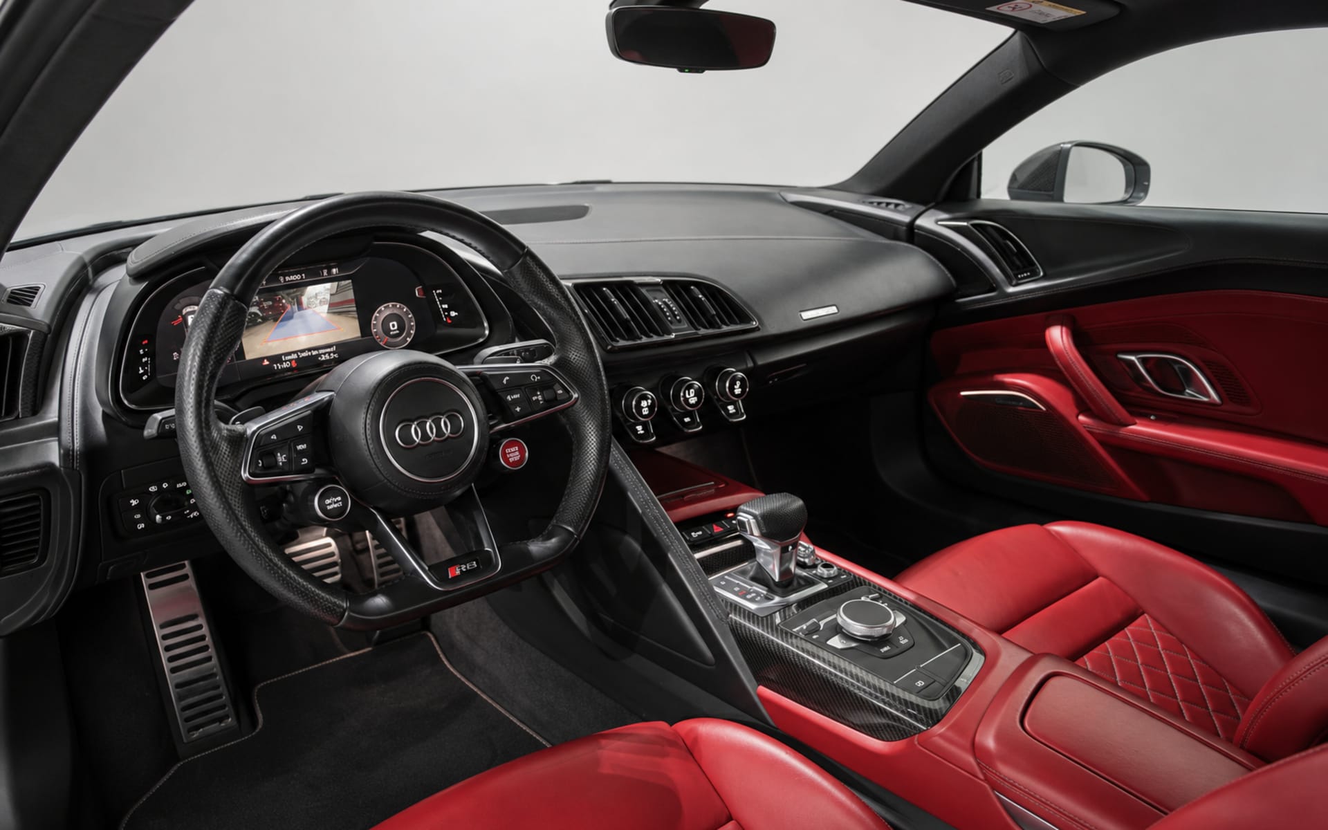Audi R8 (V10) 2021 for rent in Dubai photo 4